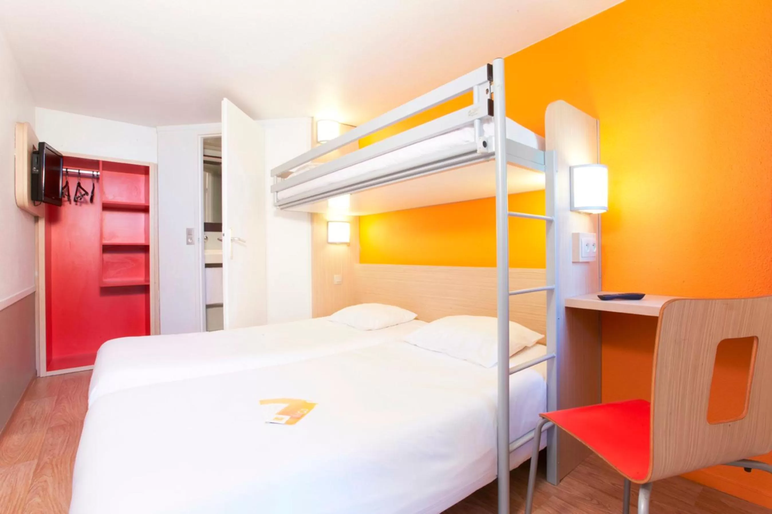 Bed in Premiere Classe Caen Est - Mondeville