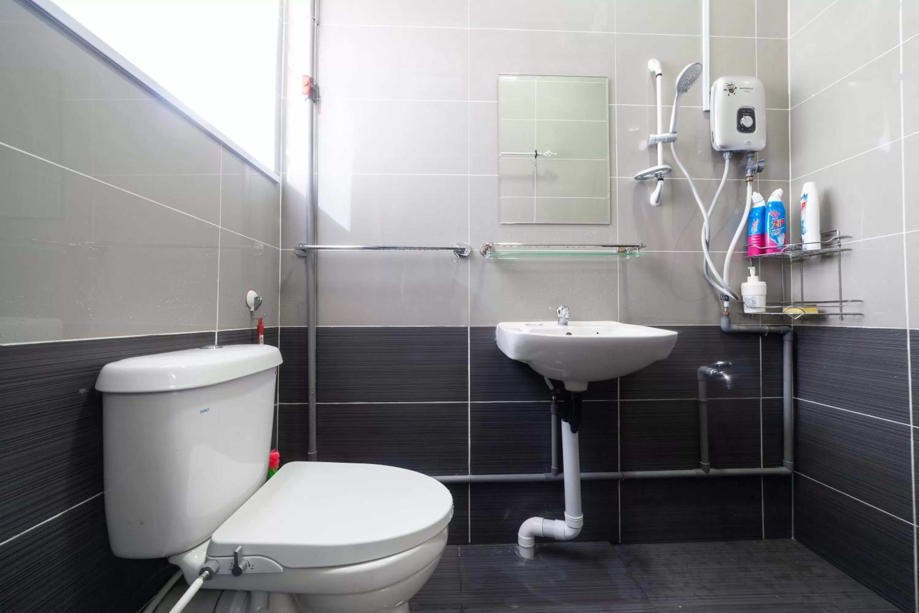 Shower in Hin Loi Guesthouse