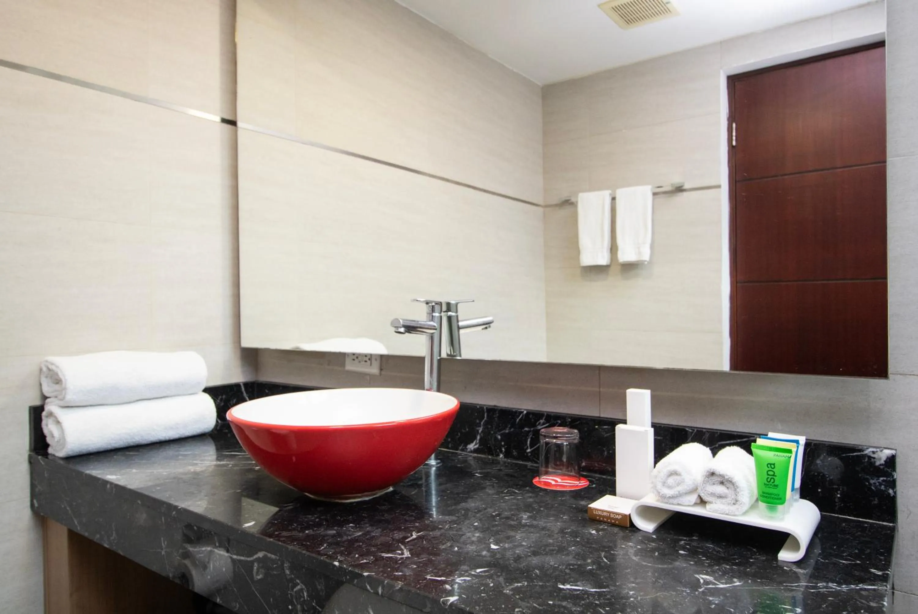 Bathroom in Ramada by Wyndham Panama Via Argentina