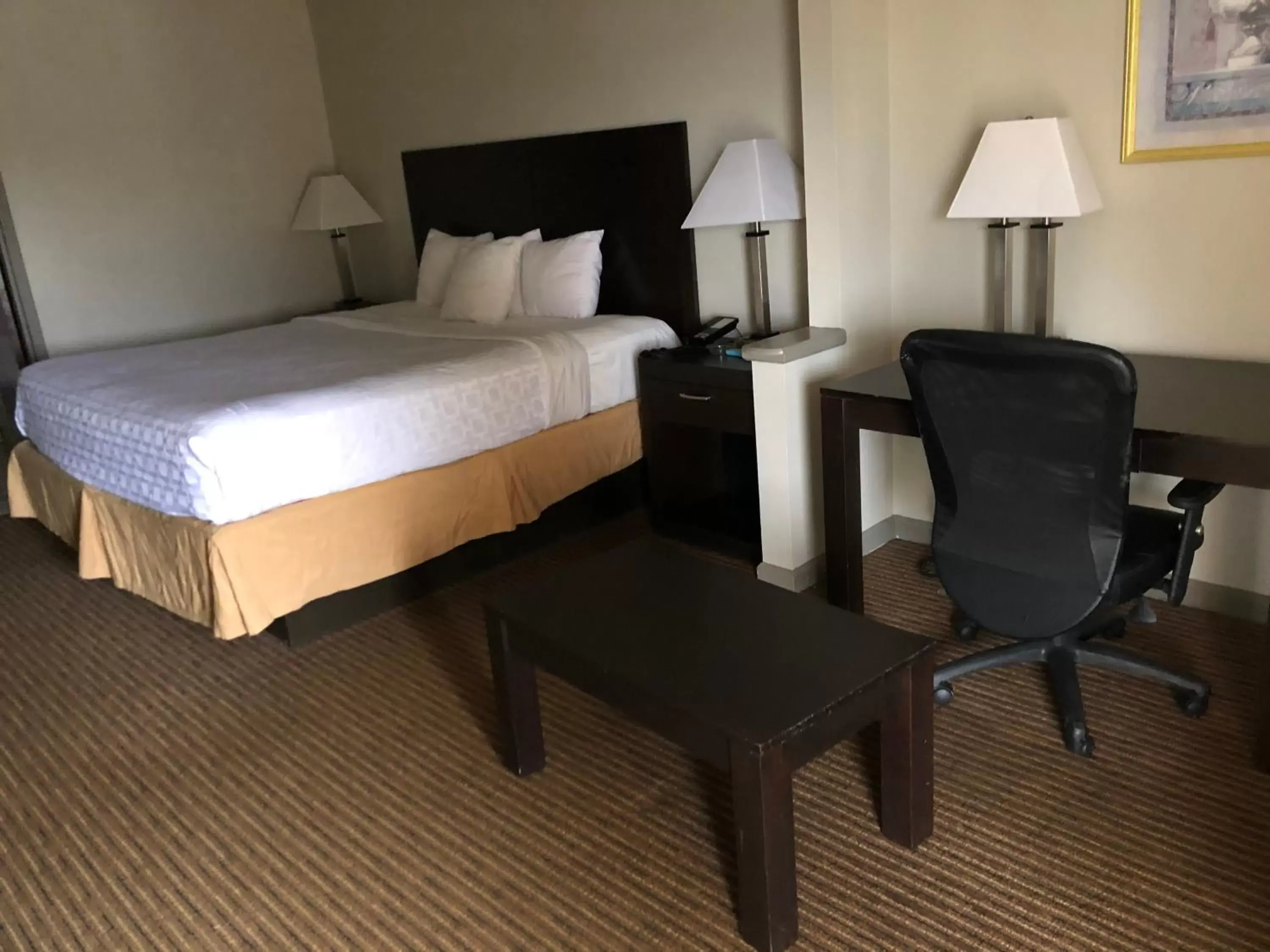 Standard King Room - Smoking in Days Inn by Wyndham Franklin Nashville Standard King Room - Smoking in Days Inn by Wyndham Franklin Nashville