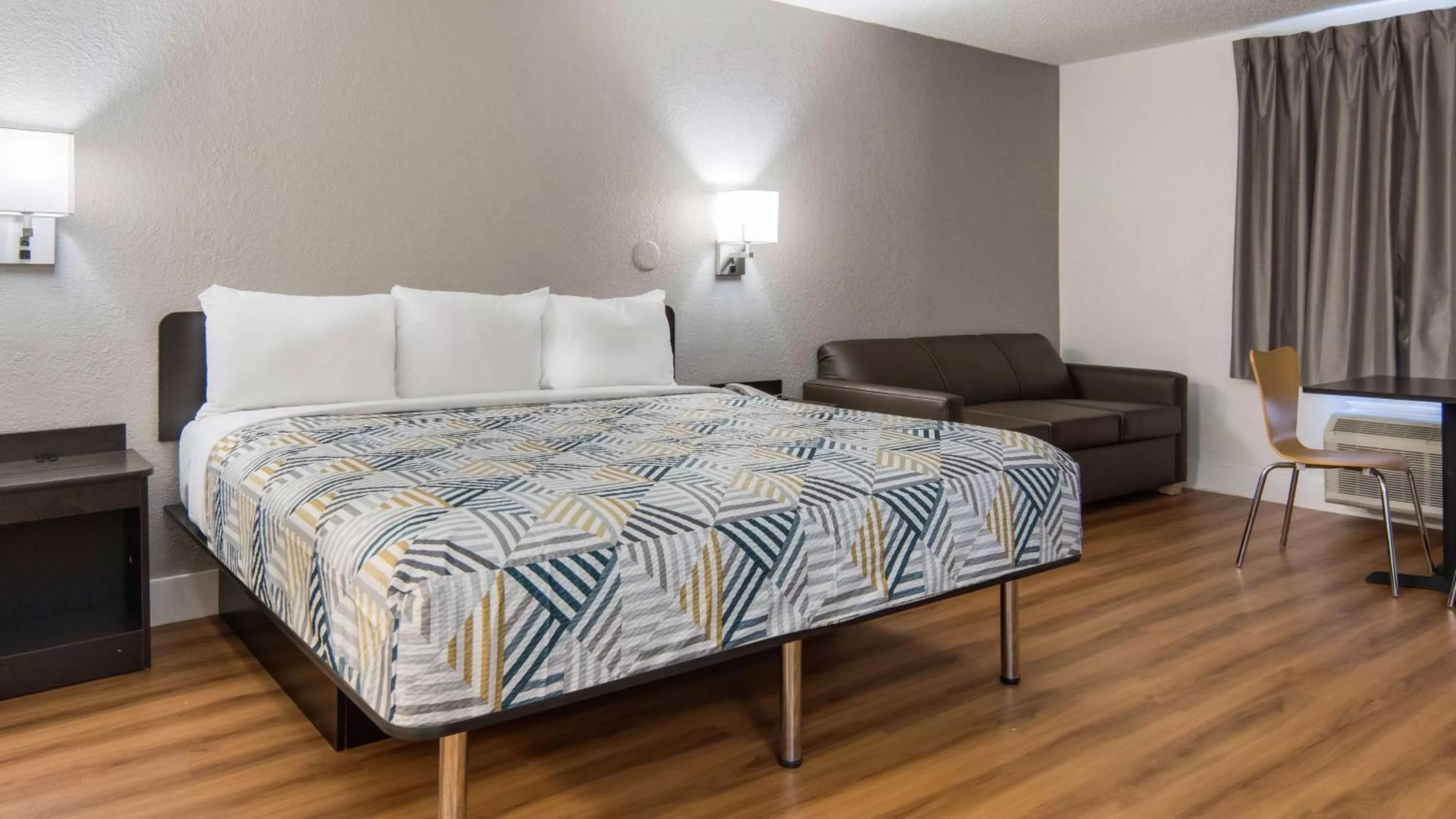 Bedroom, Bed in Motel 6-Addison, TX - Dallas