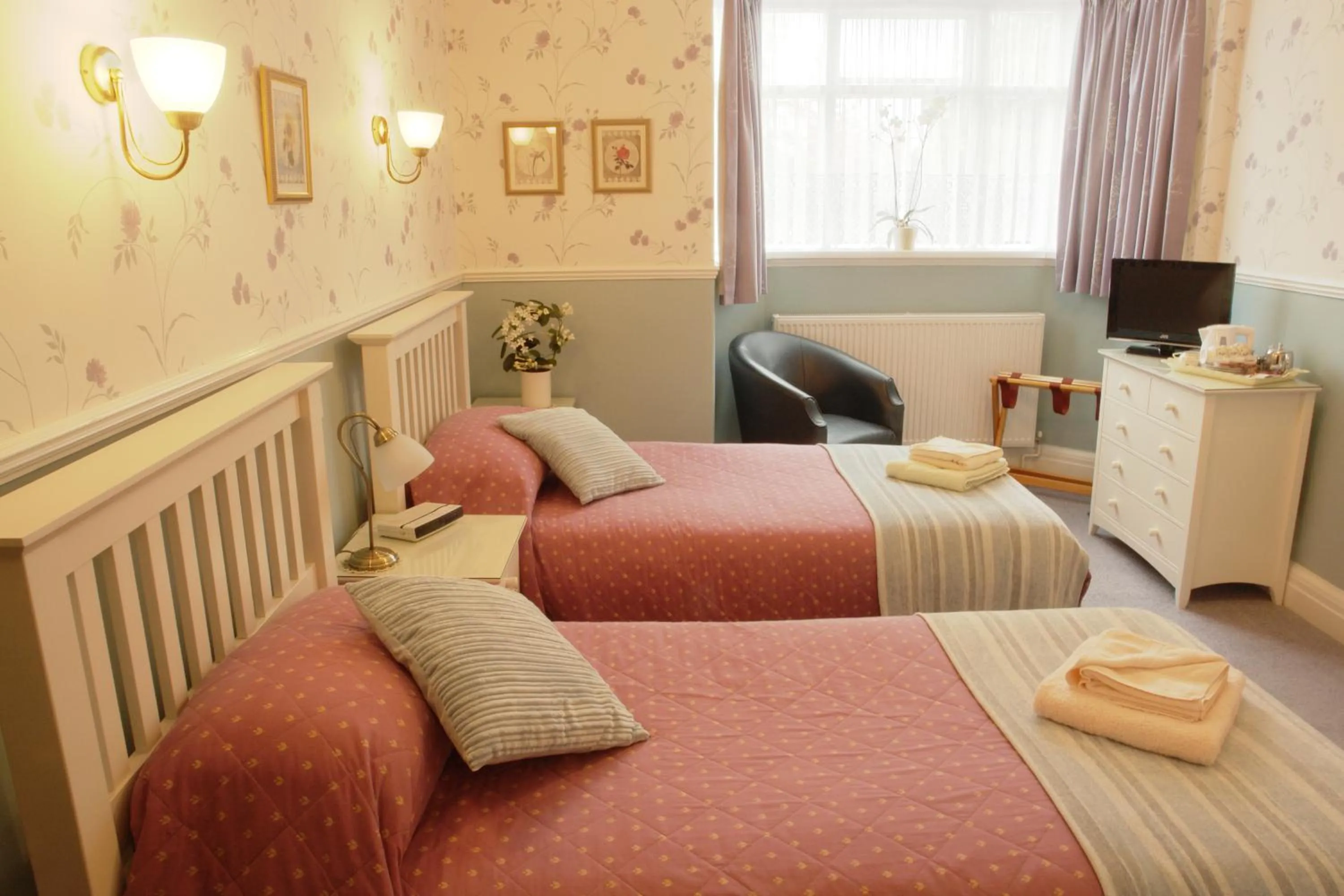 Bed in Midway Guest House