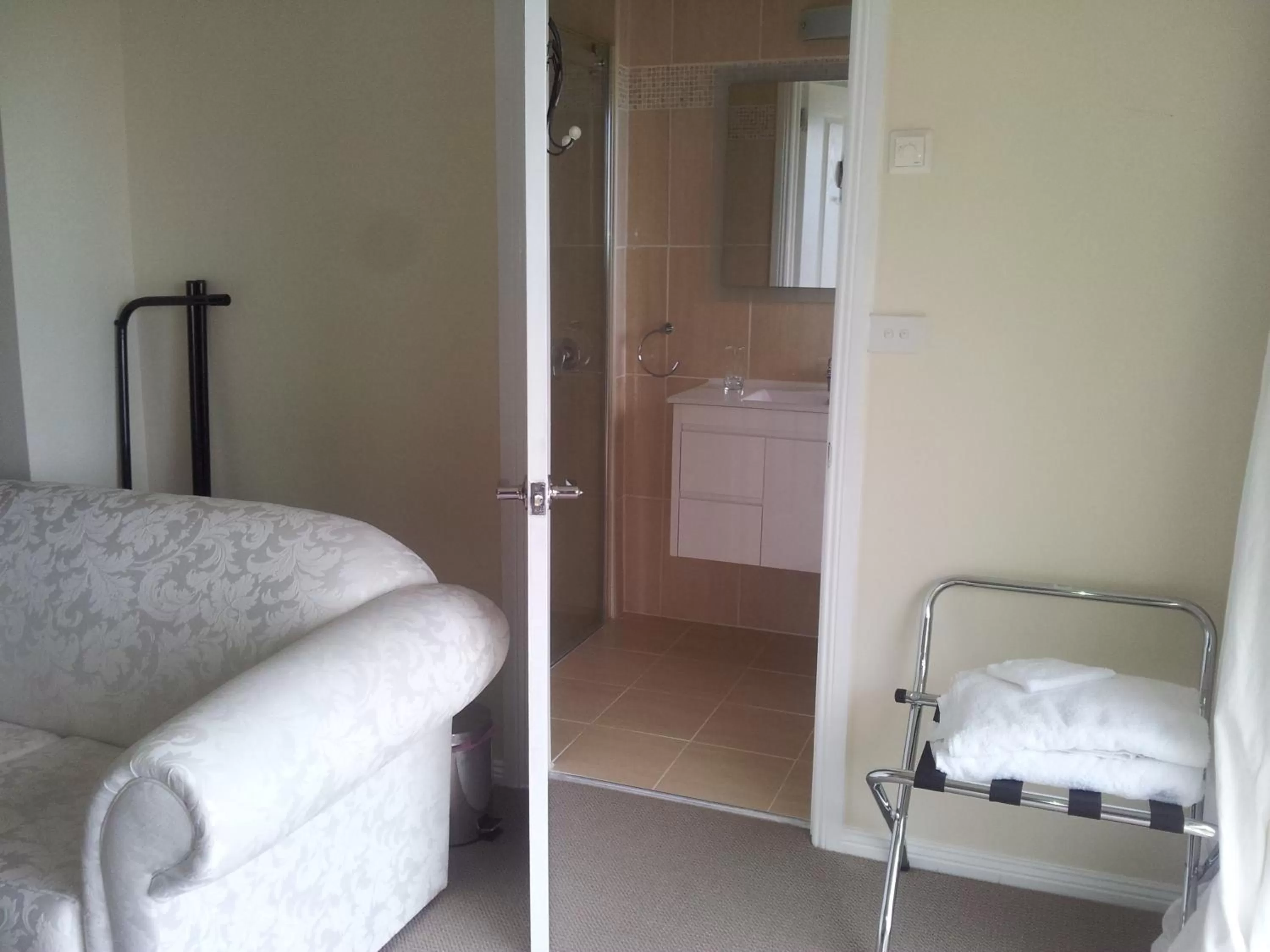 Bathroom in Waterview Gardens B&B