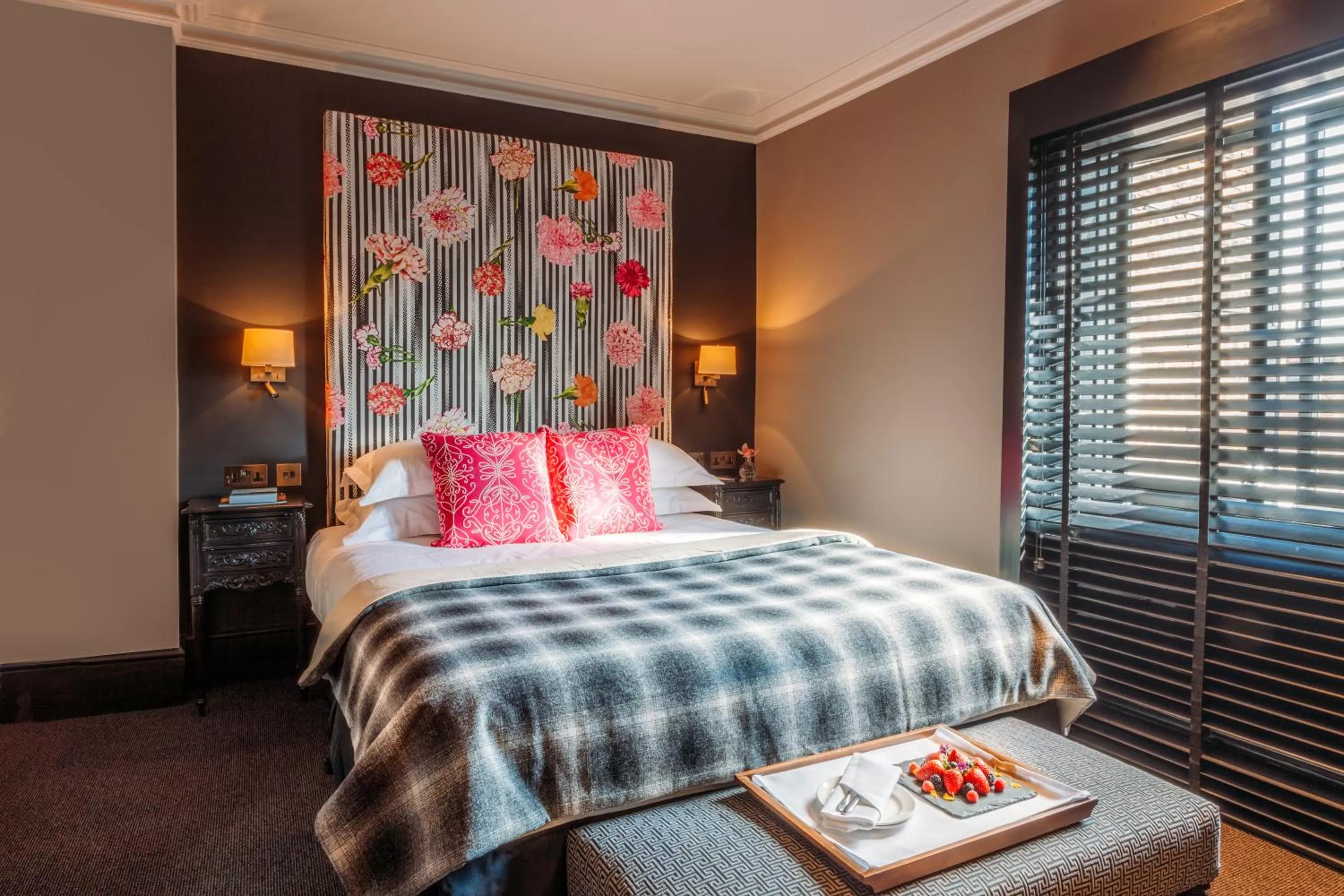 Photo of the whole room, Bed in 11 Cadogan Gardens and The Apartments by Iconic Luxury Hotels