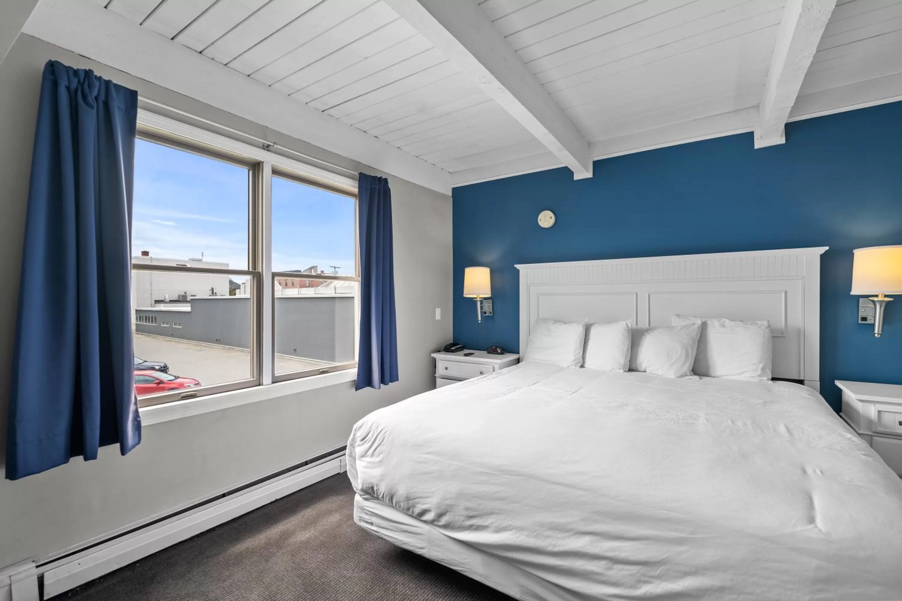 Queen Room in Trade Winds Inn