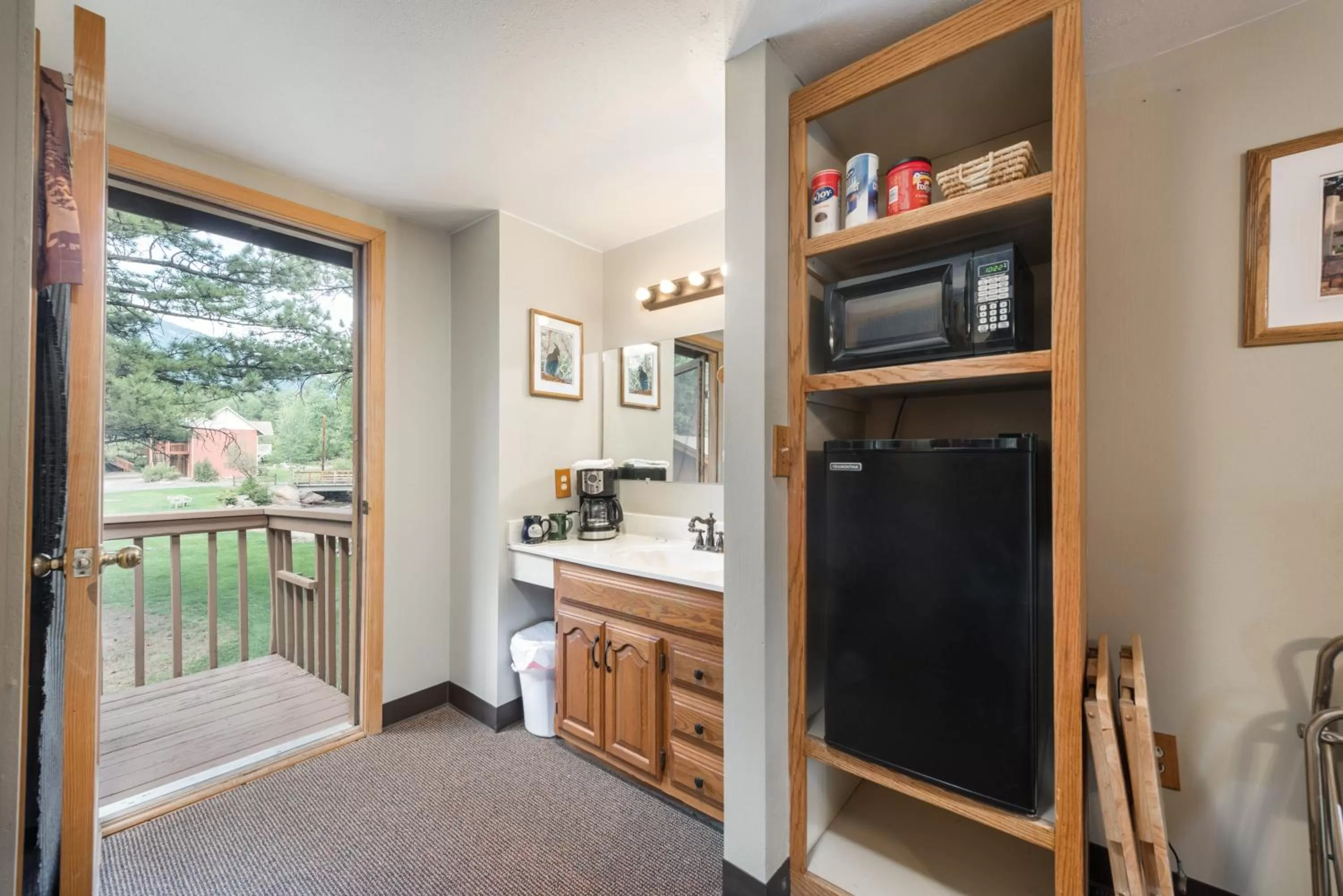 4 Seasons Inn on Fall River