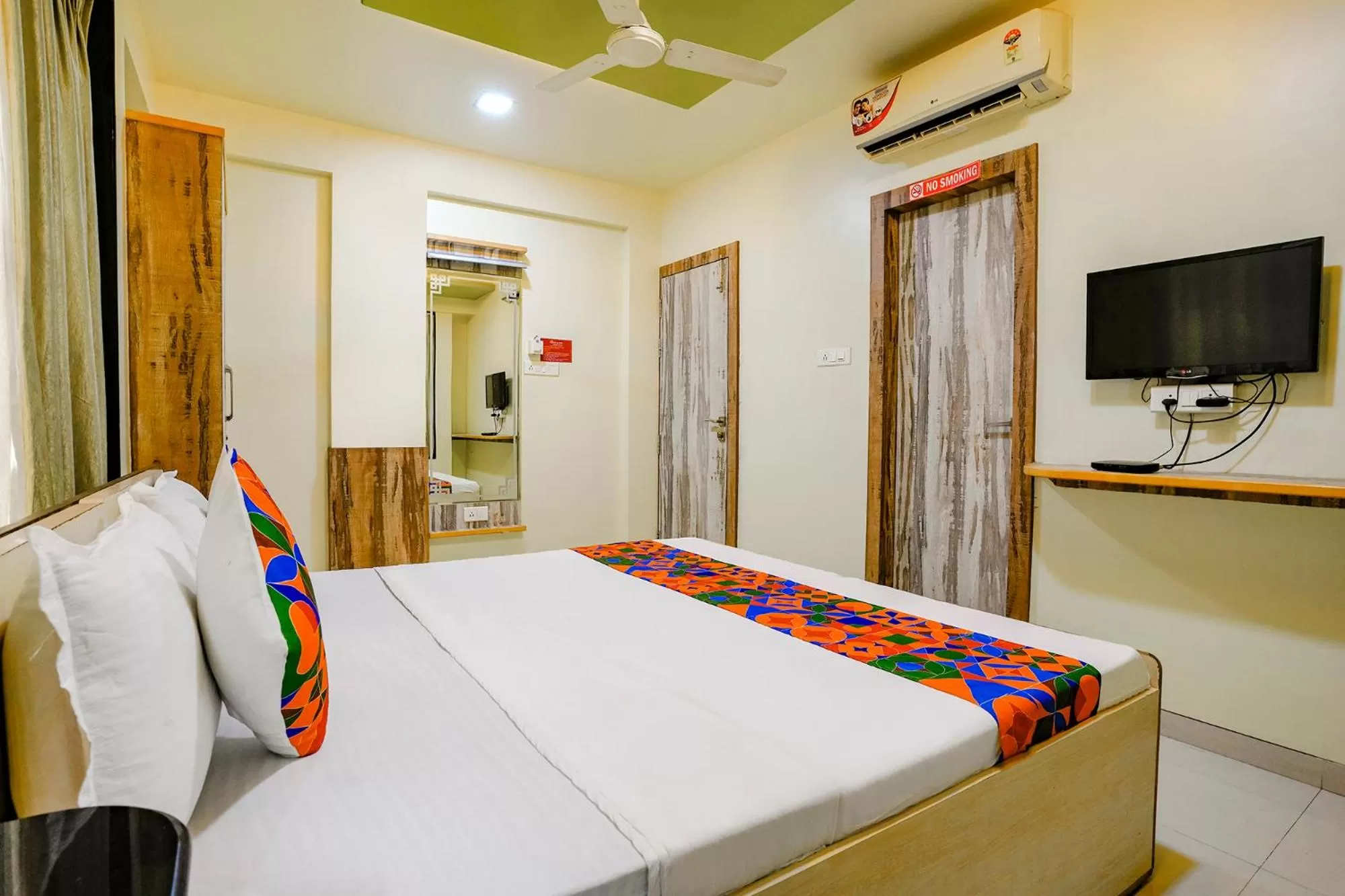 Bed in FabHotel Happy Homely Stay - Airport road