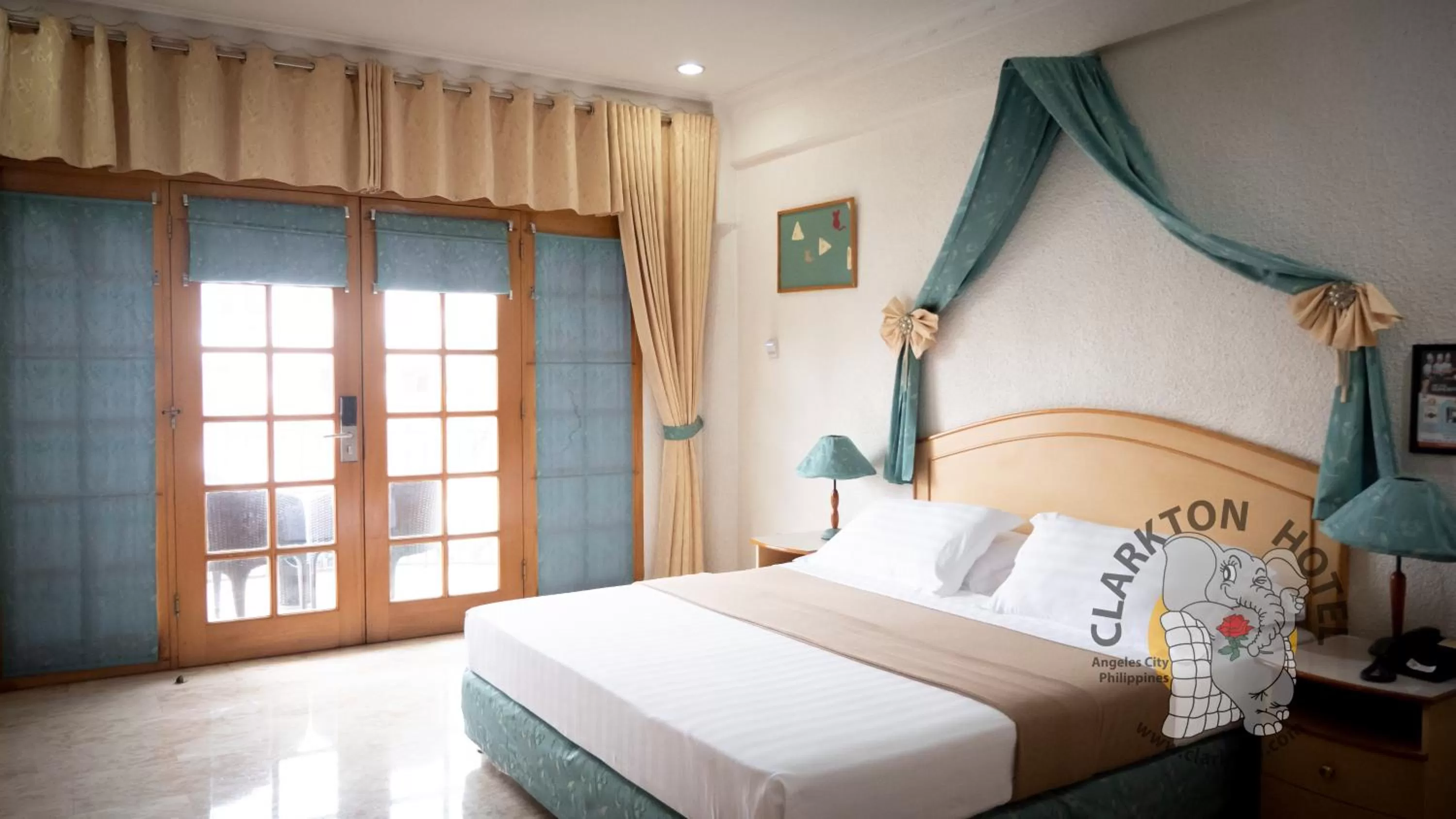 Bed in Clarkton Hotel Apartment