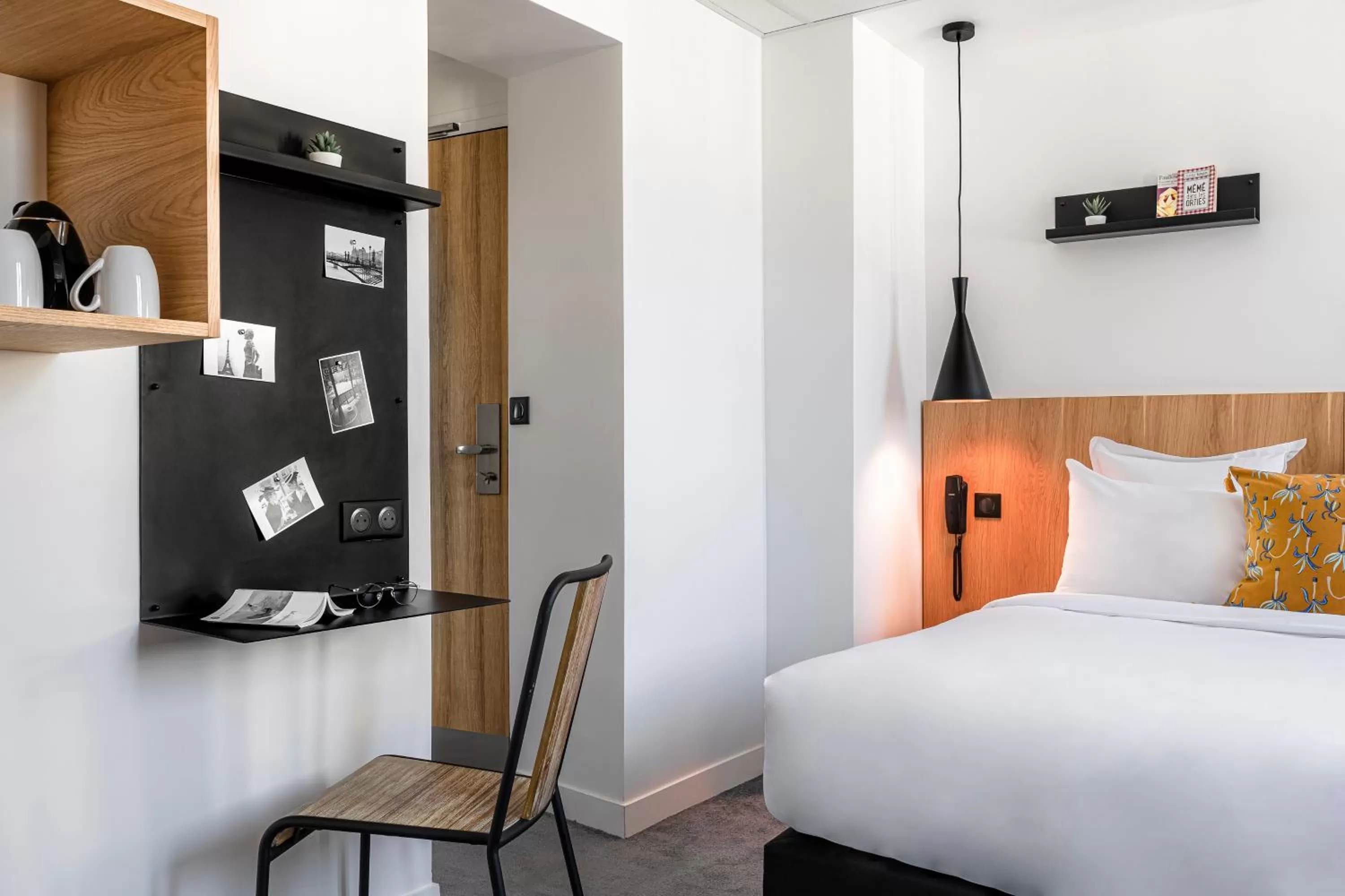 Bed in 9Hotel Bastille-Lyon