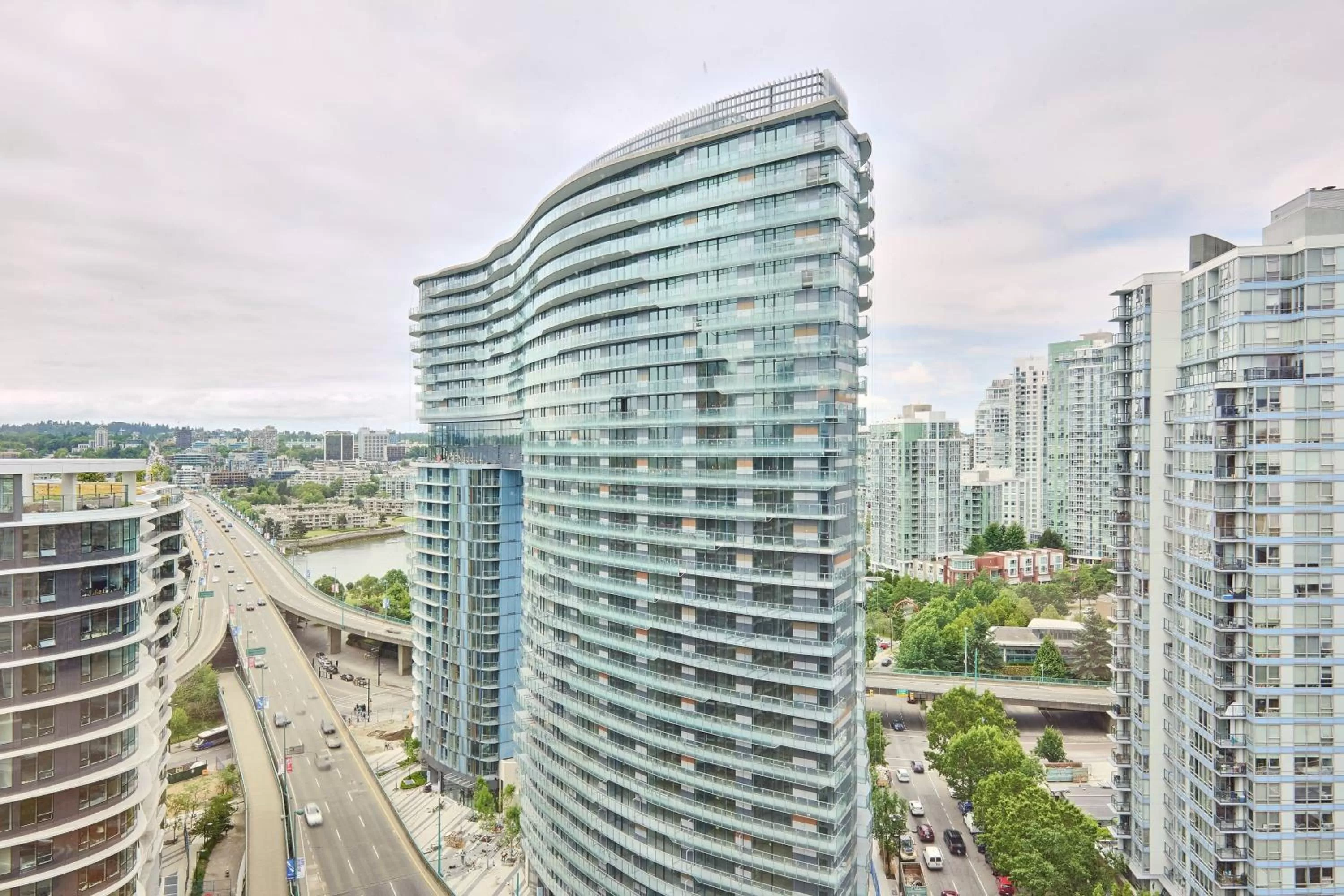 Photo of the whole room in the DOUGLAS, Autograph Collection