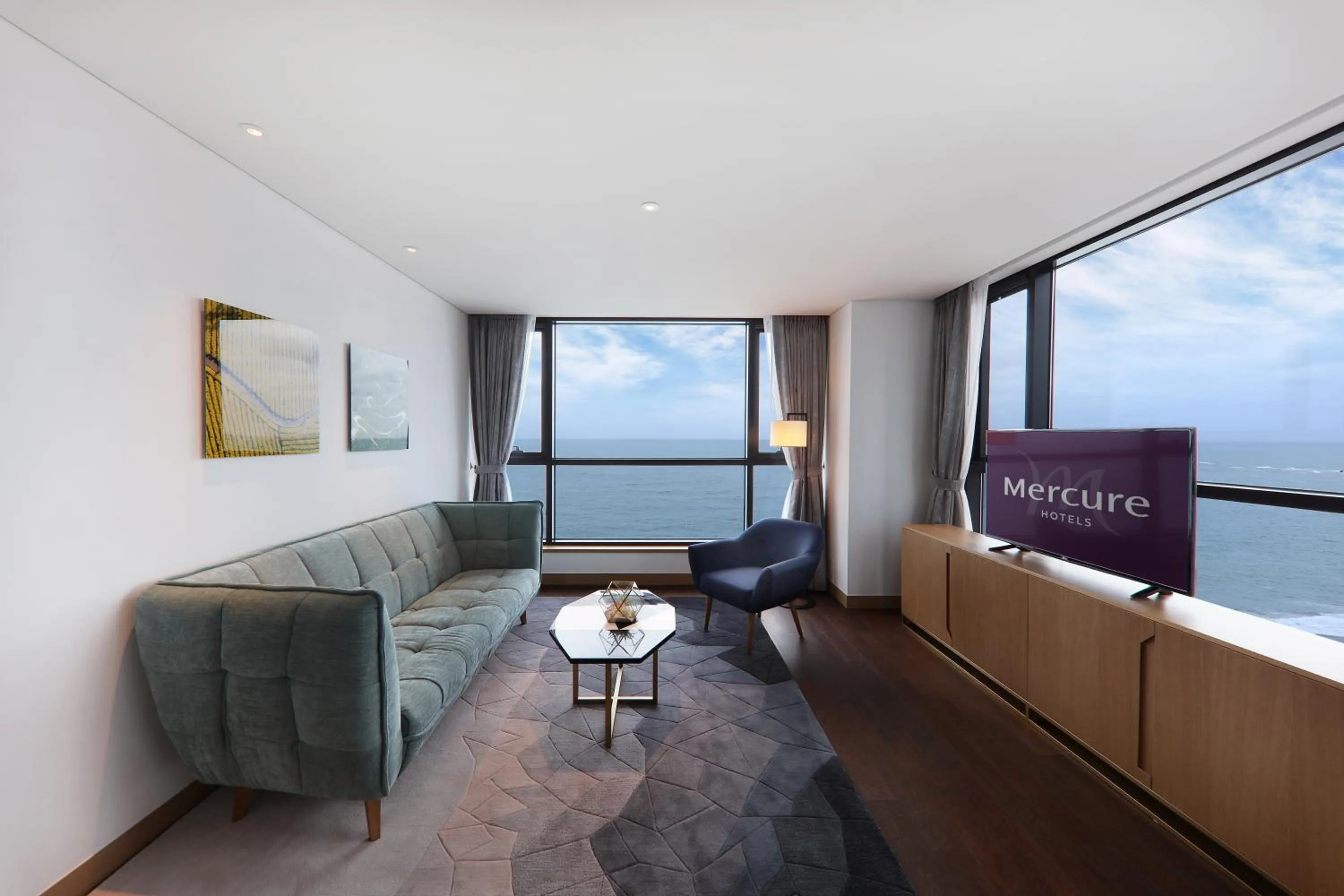 Living room in Mercure Ambassador Ulsan