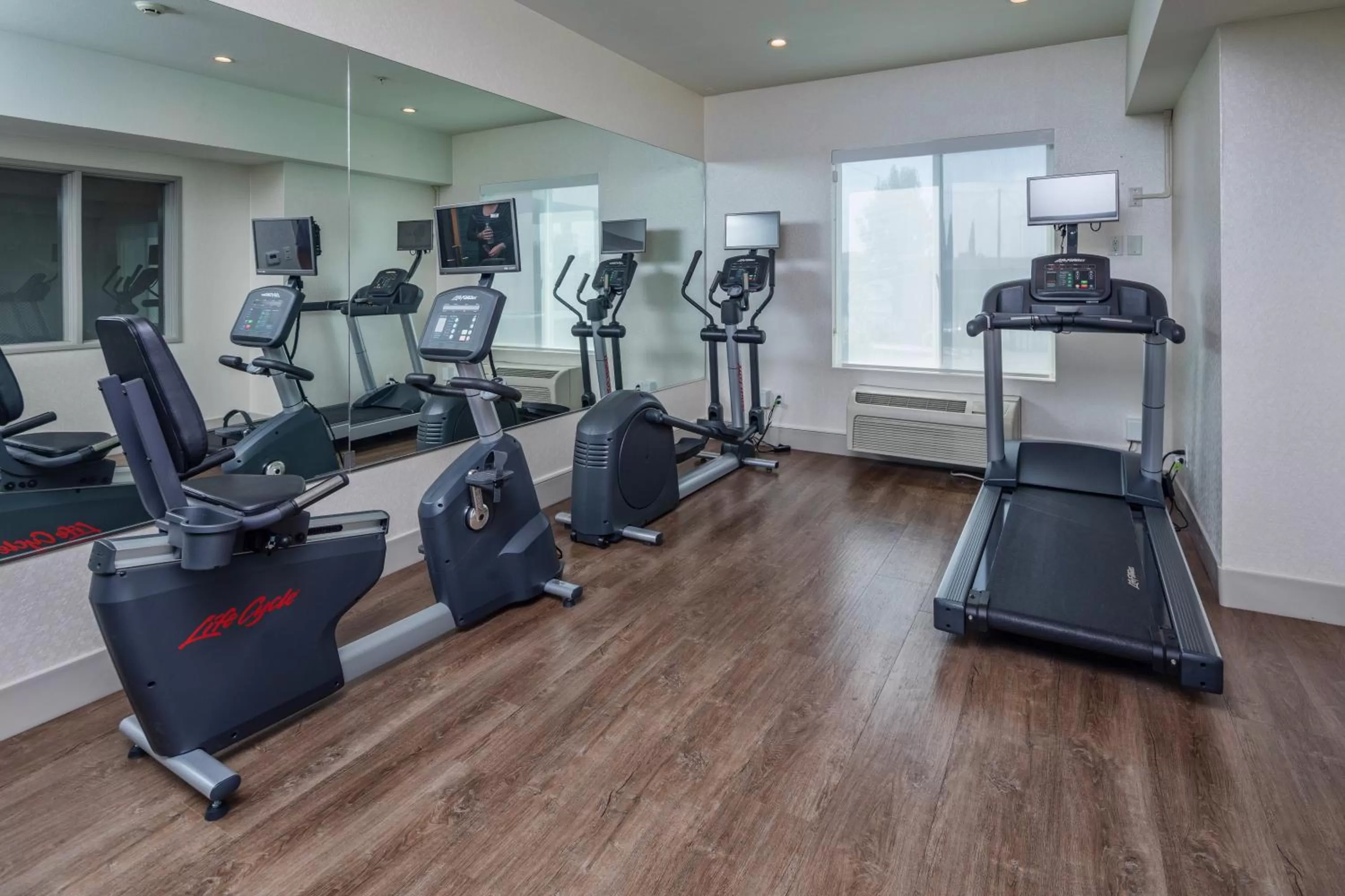 Fitness centre/facilities in Holiday Inn Express Hotel & Suites Modesto-Salida by IHG