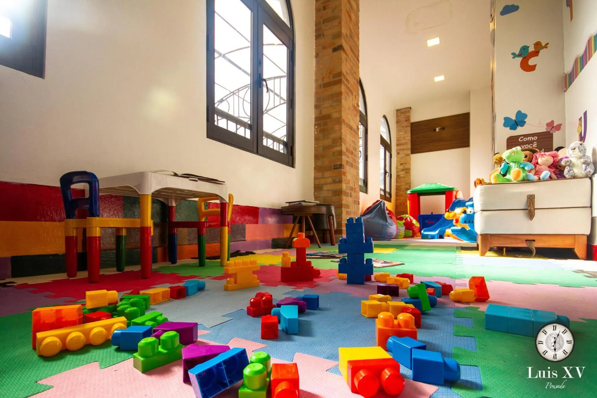 young children in Pousada Luis XV