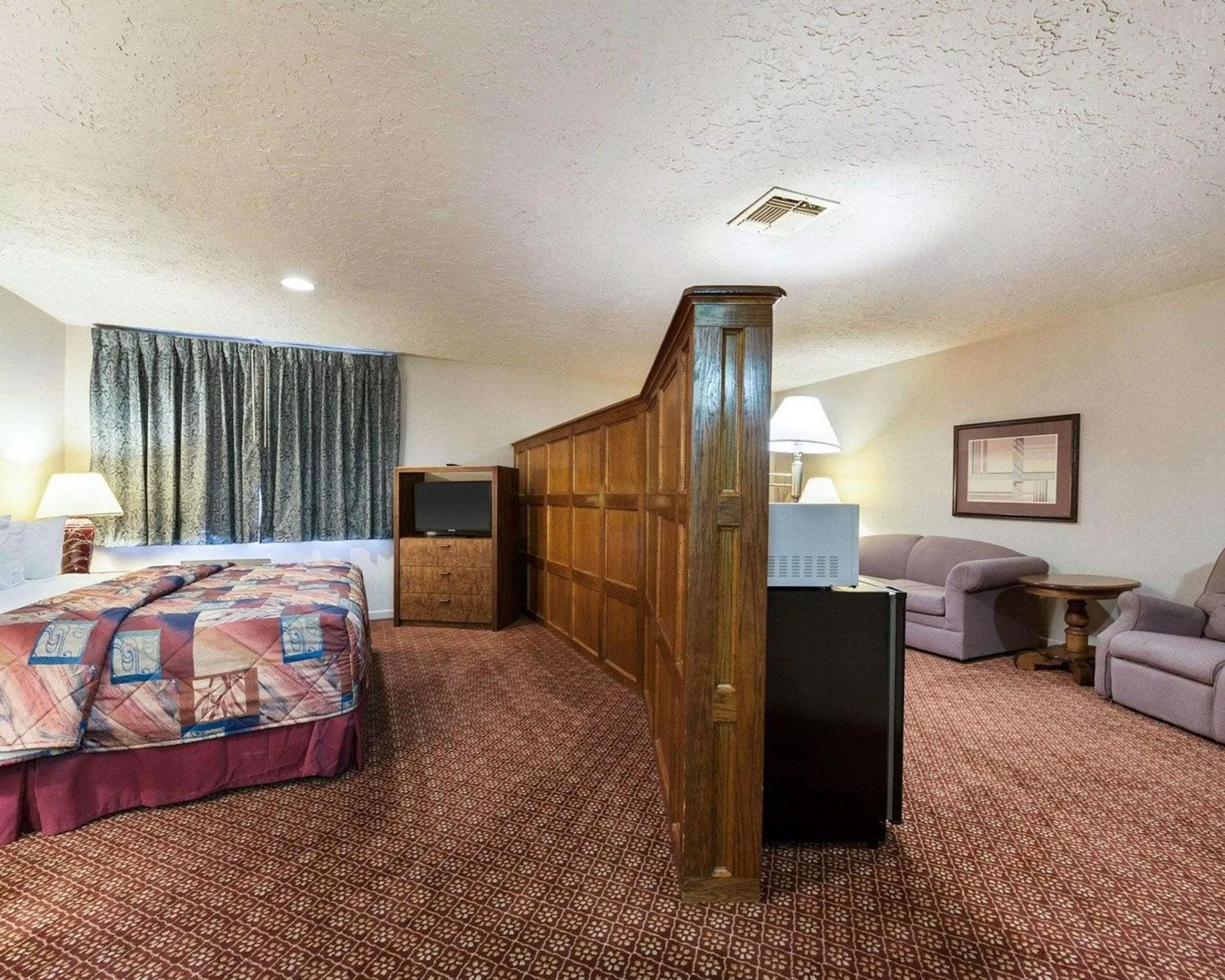 Photo of the whole room in Rodeway Inn Jasper
