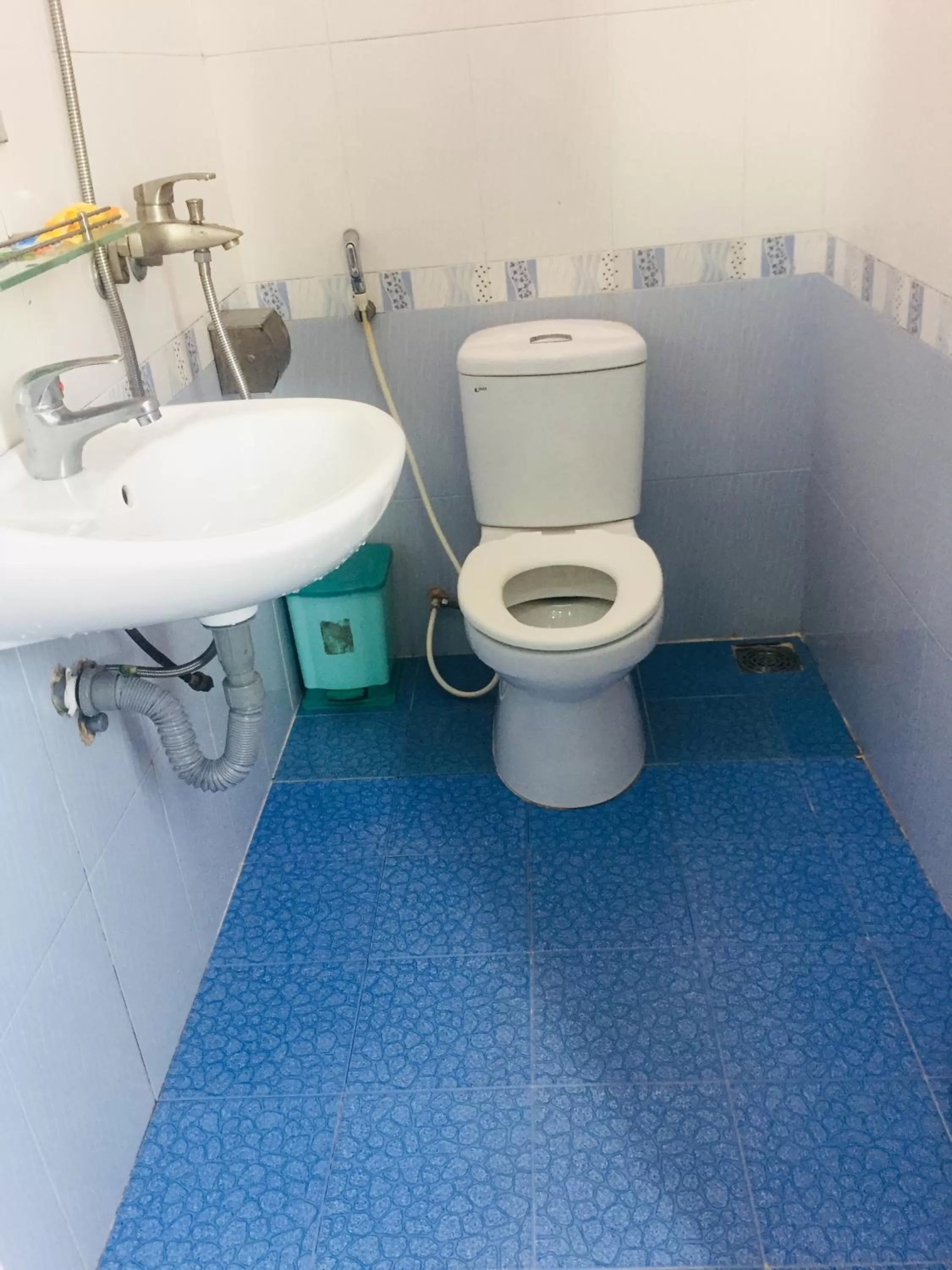 Bathroom in Tien Dat Motel