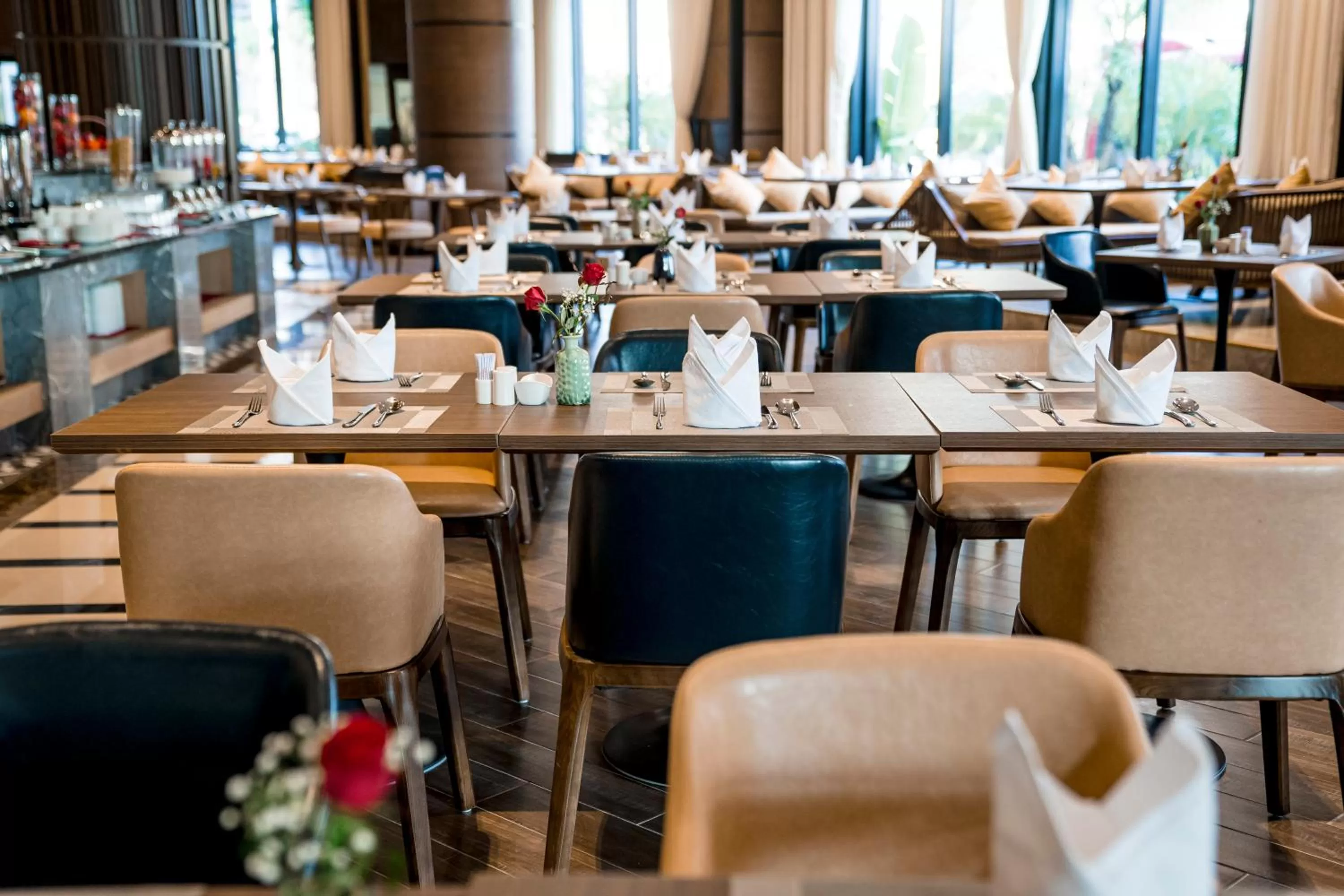 Restaurant/places to eat in Ramada Hotel & Suites by Wyndham Halong Bay View