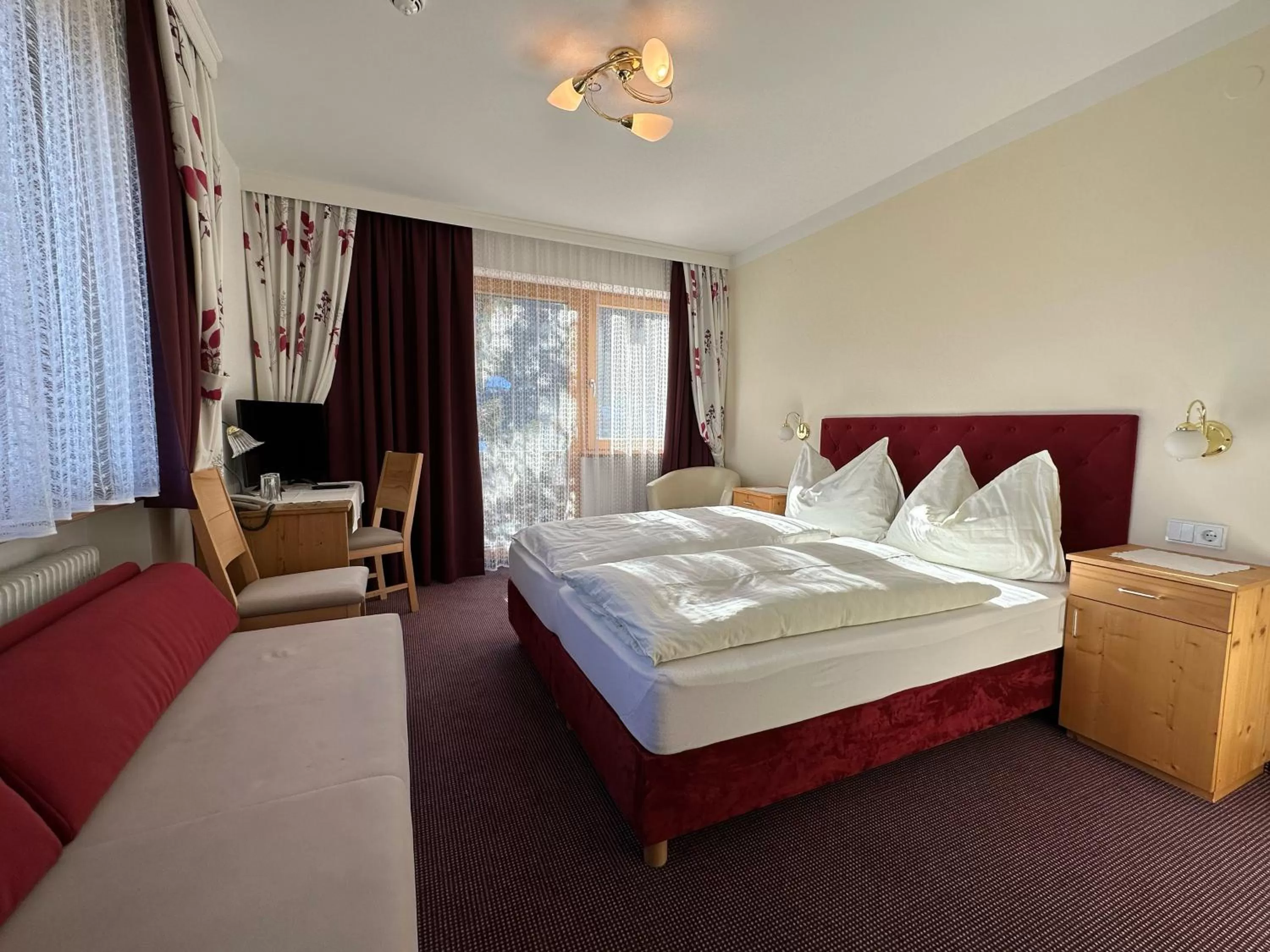 Bed in Pension Dorferwirt