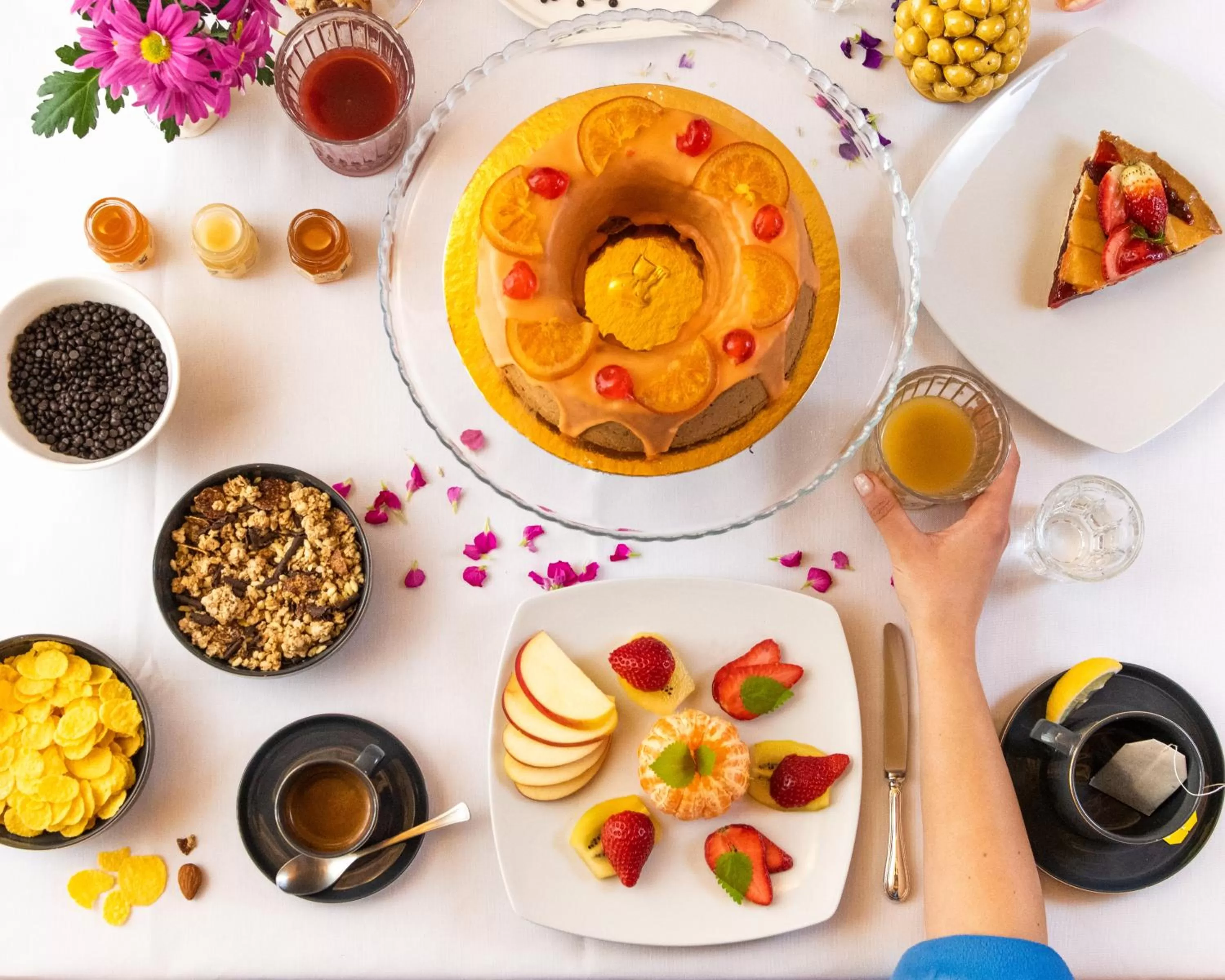 Breakfast in Moncada Suites & Apartments