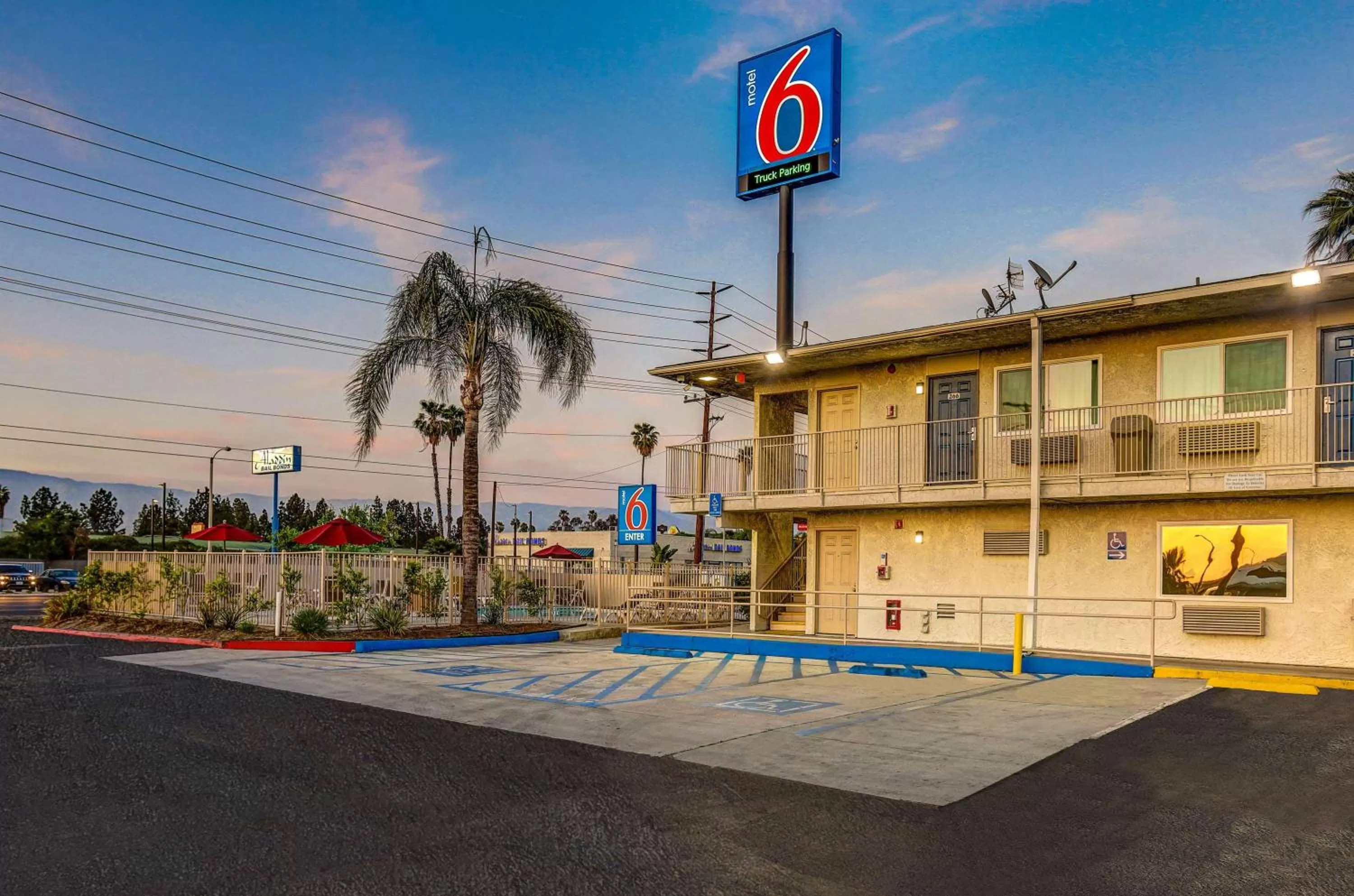 Property building in Motel 6-San Bernardino, CA - South