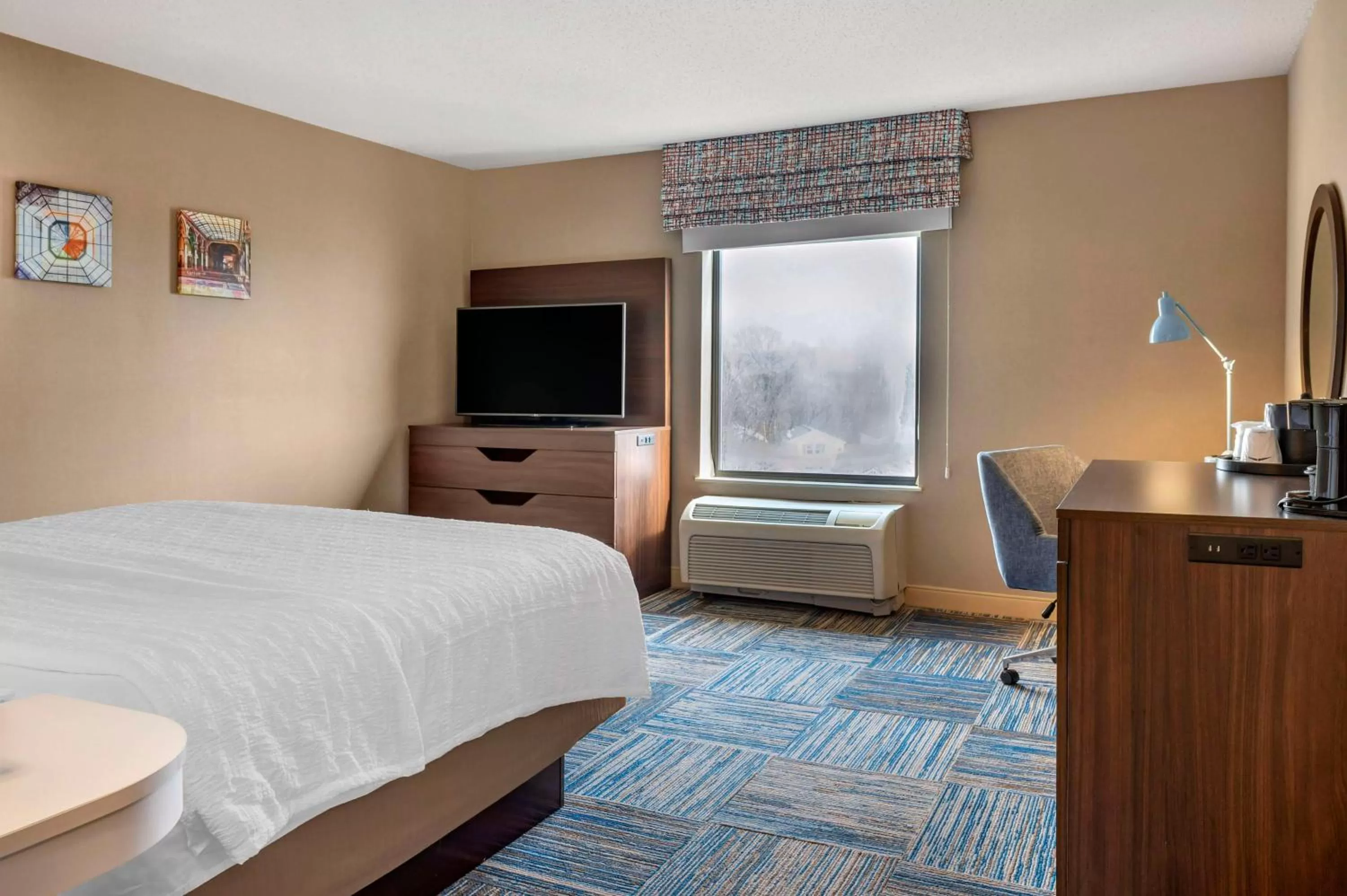 Bedroom, Bed in Hampton Inn Greenfield