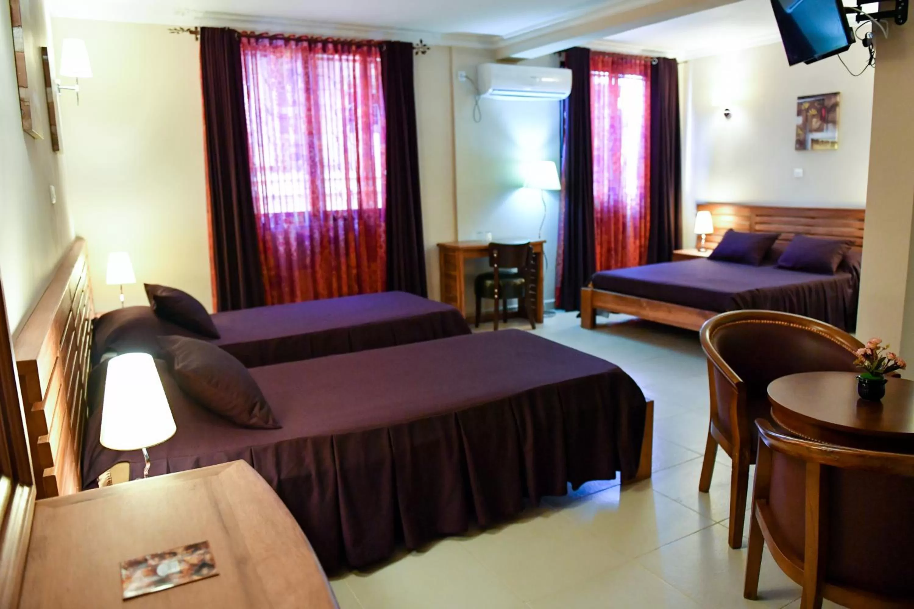 TV and multimedia, Bed in Anjary Hotel Antananarivo