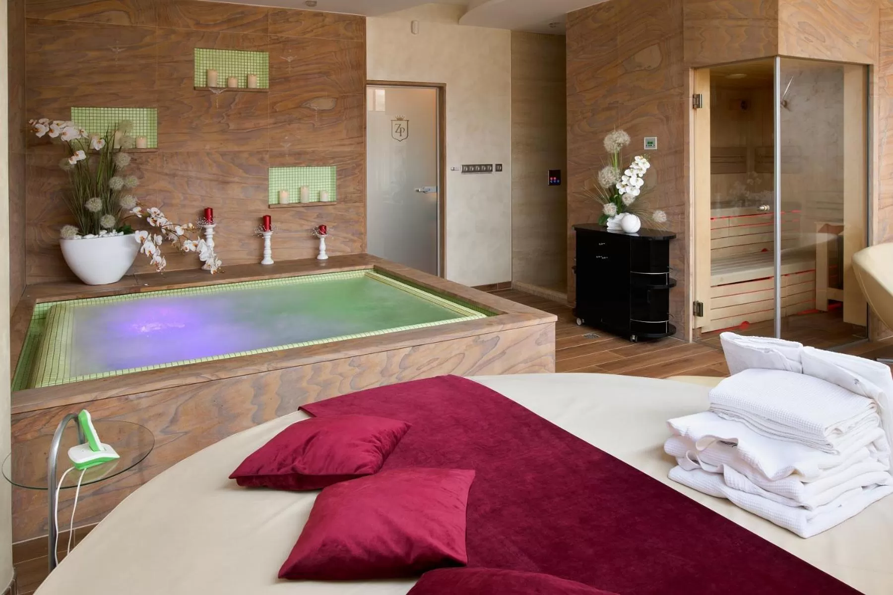 Hot Tub, Bed in Zámeček Petrovice