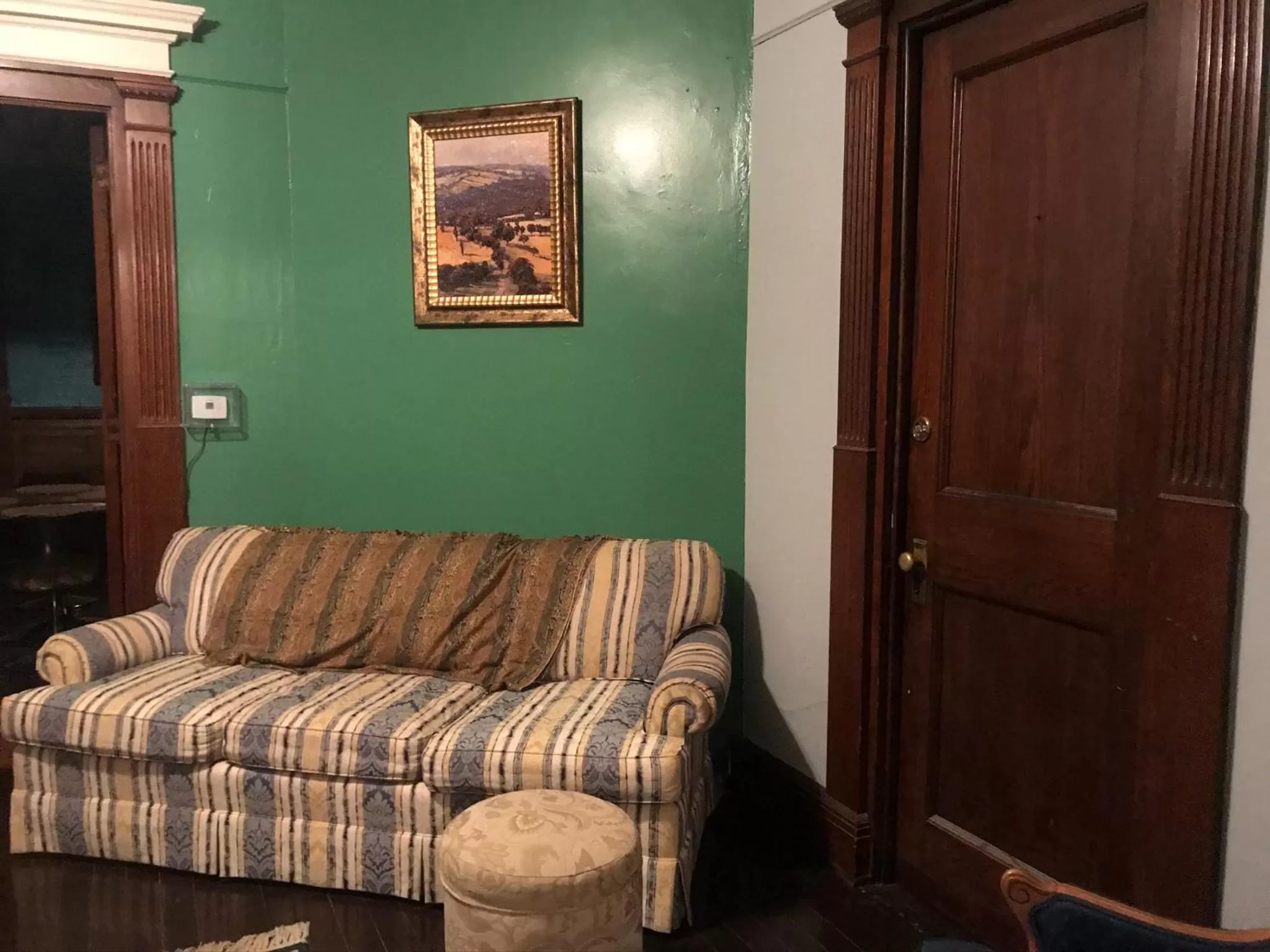 Seating area in 5 Star Victorian Mansion-Downtown No Locals