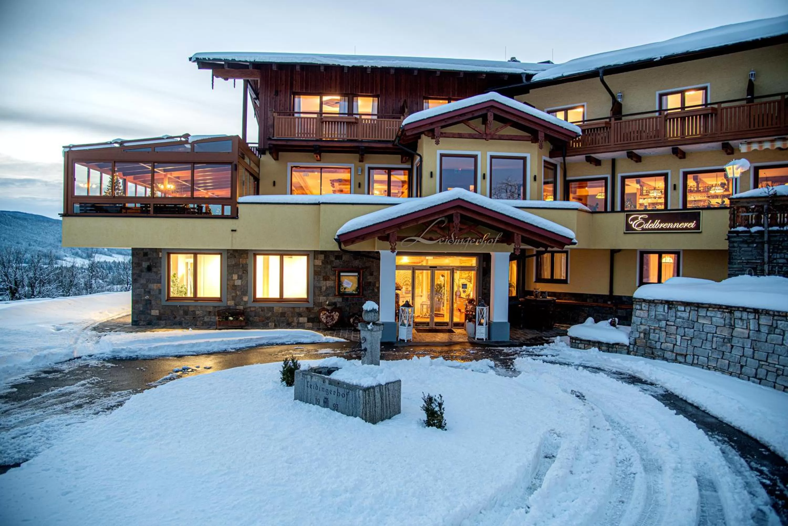Staff, Winter in Panorama Hotel Gasthof Leidingerhof
