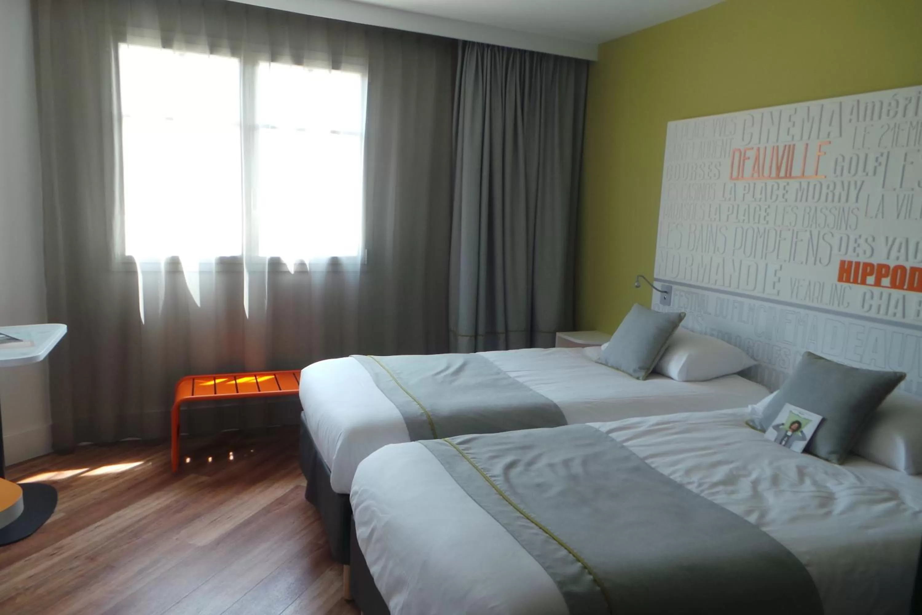 Photo of the whole room, Bed in ibis Styles Deauville Centre