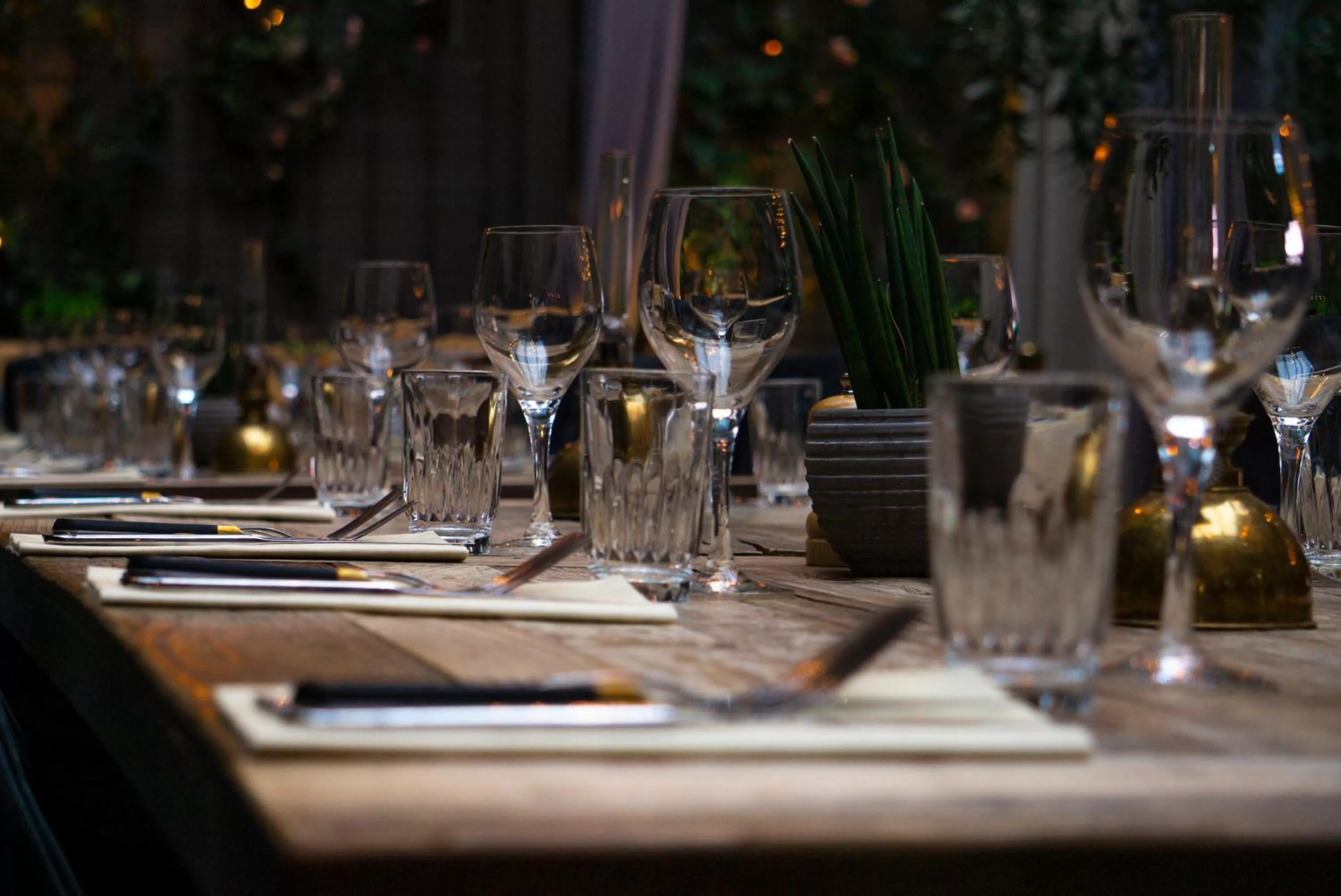 Restaurant/places to eat in First Hotel Central