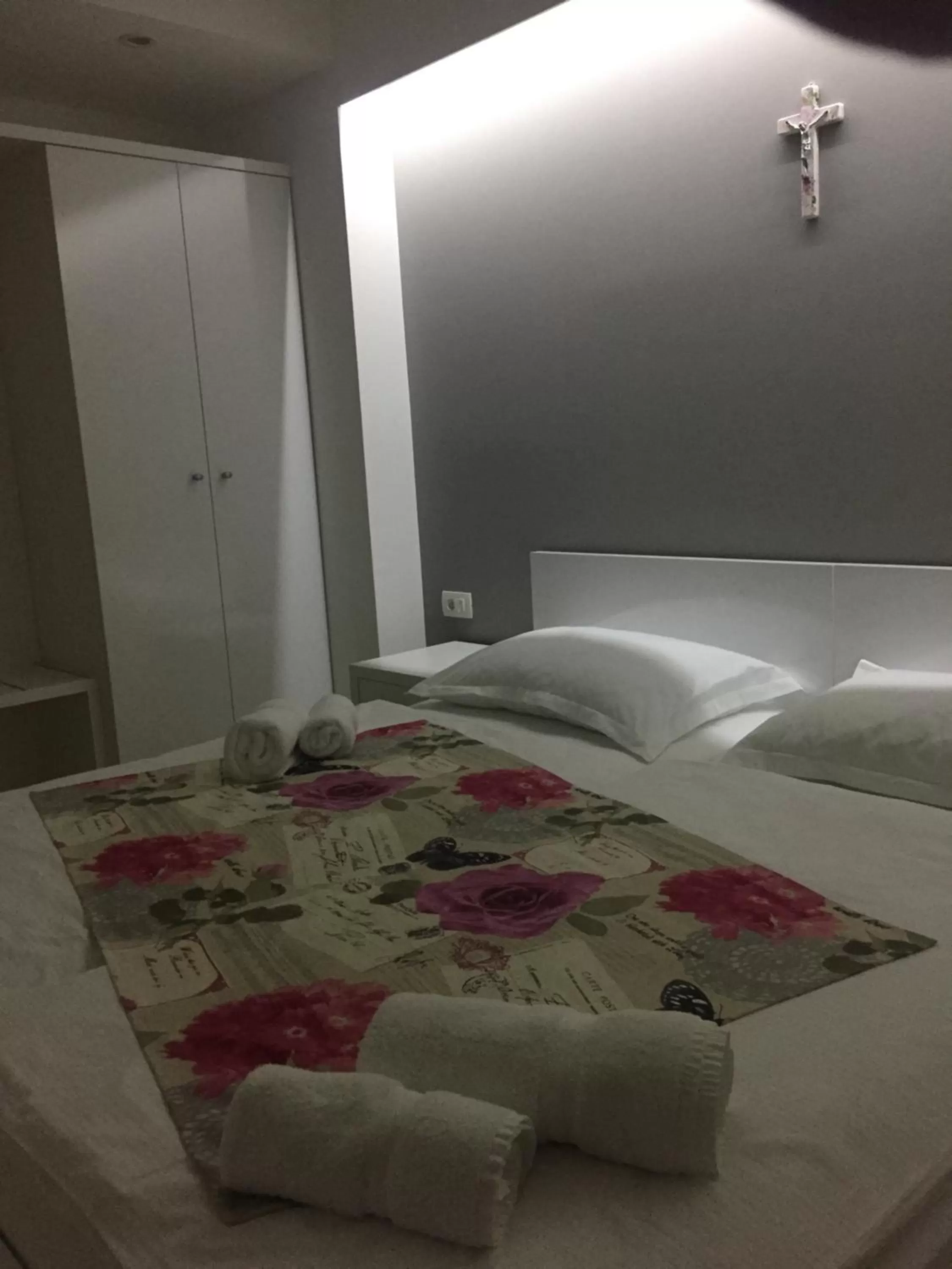 Decorative detail, Bed in Villa Flowers