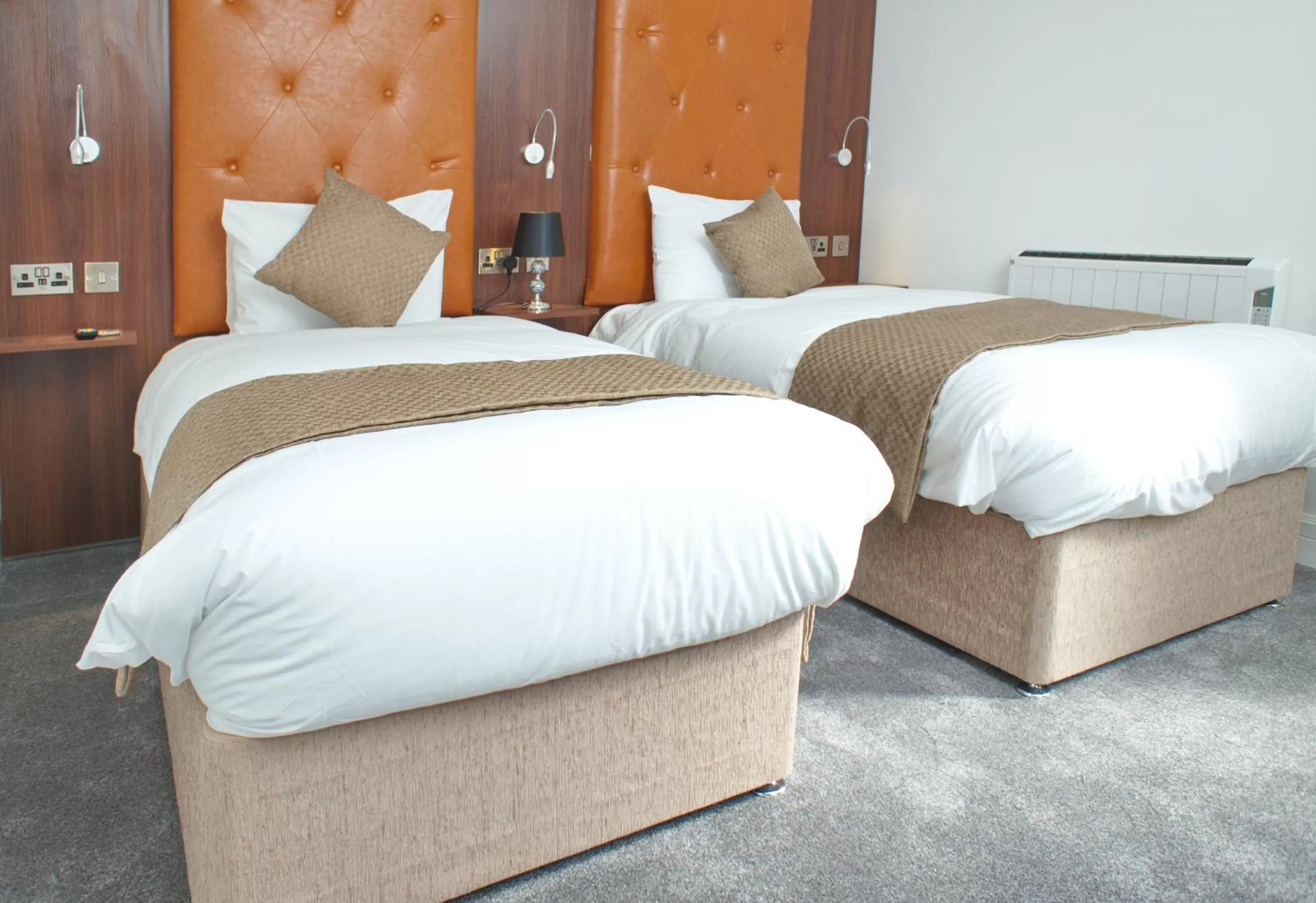 Bed in Trivelles Rochester Hotel