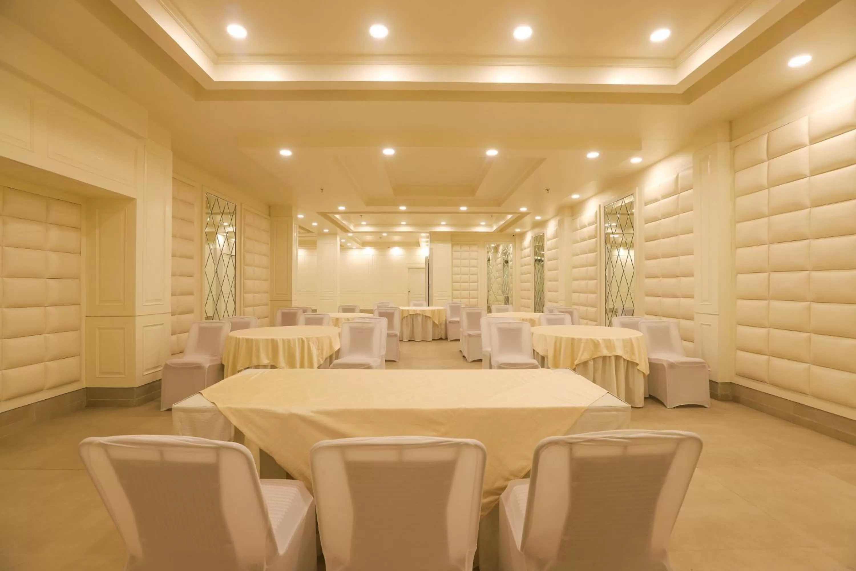 Banquet/Function facilities in Hotel Magenta Jaipur