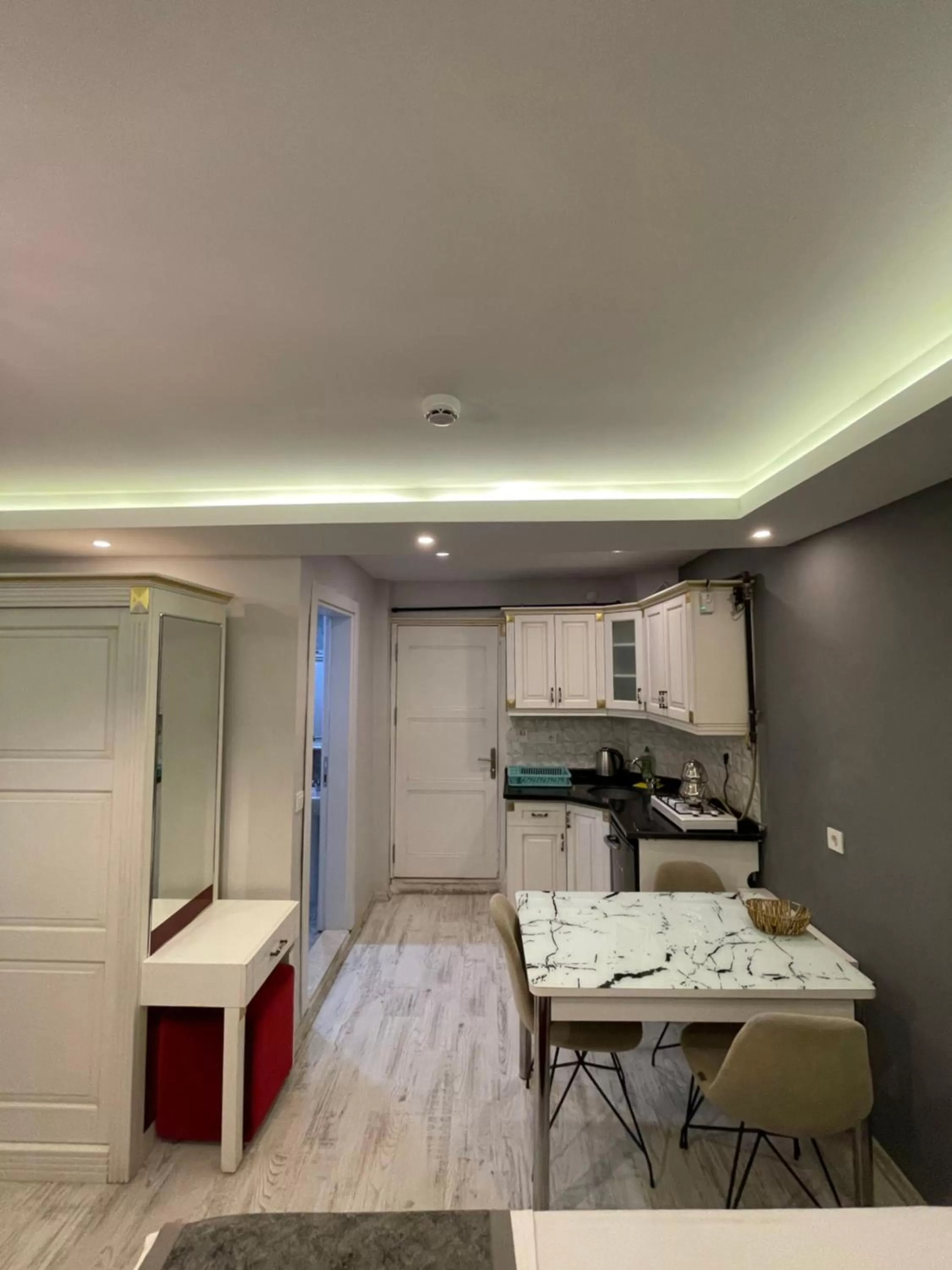 Dining area in Arat Apartments