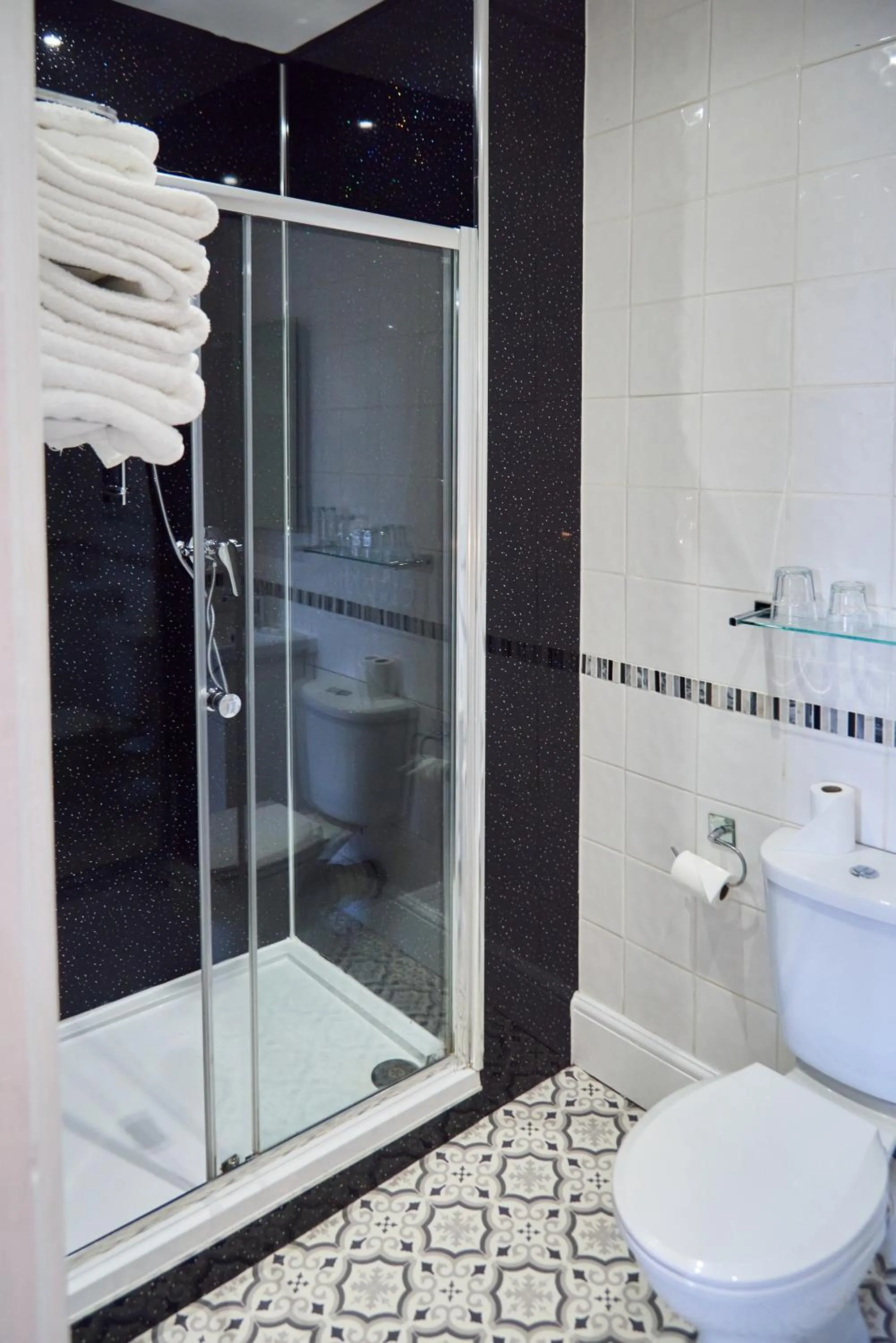 Bathroom in Kenilworth Hotel