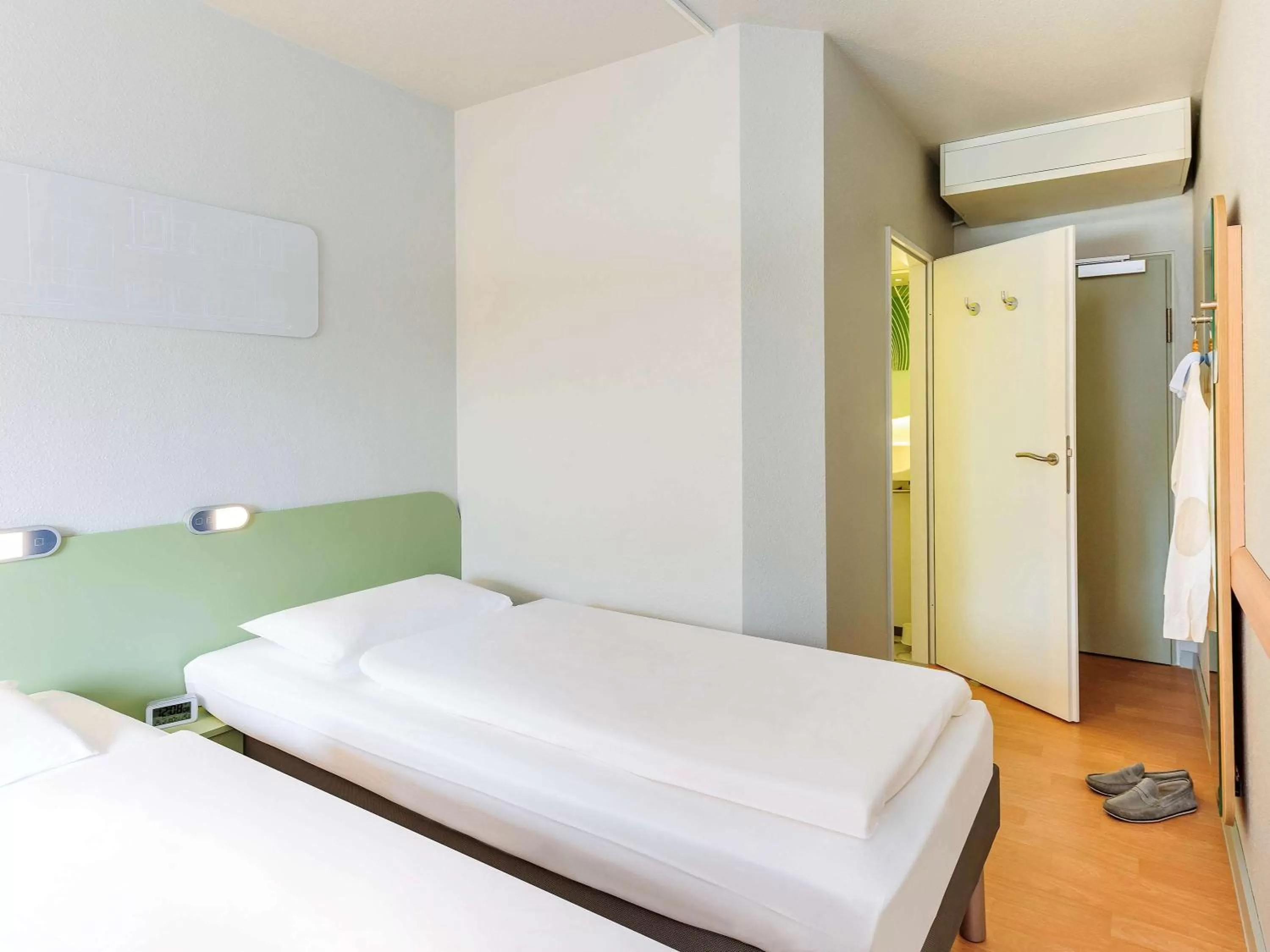 Photo of the whole room, Bed in ibis budget Luebeck City Sued
