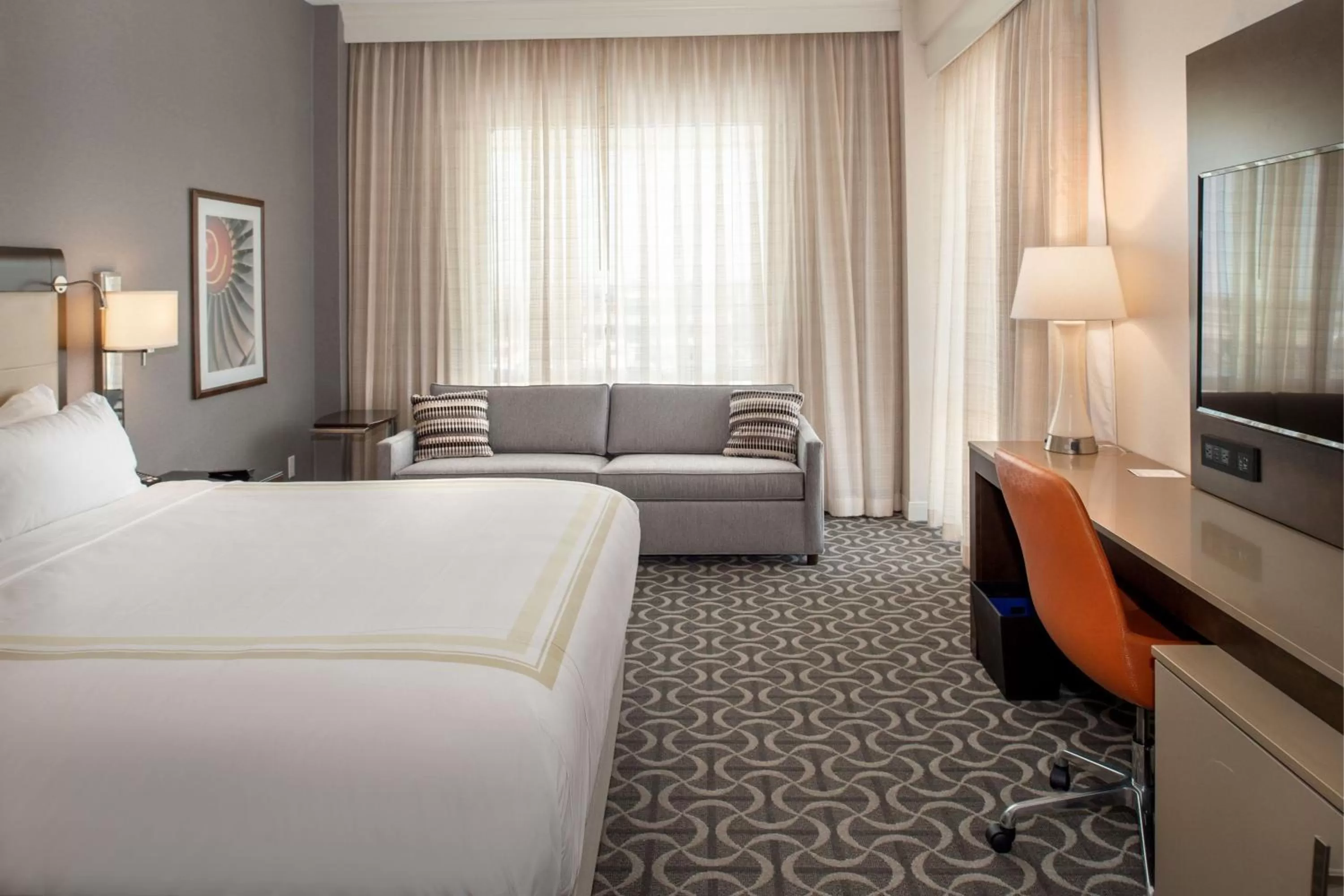 Executive King Room with Sofa Bed - Hearing Accessible/East Tower in Marriott St. Louis Airport