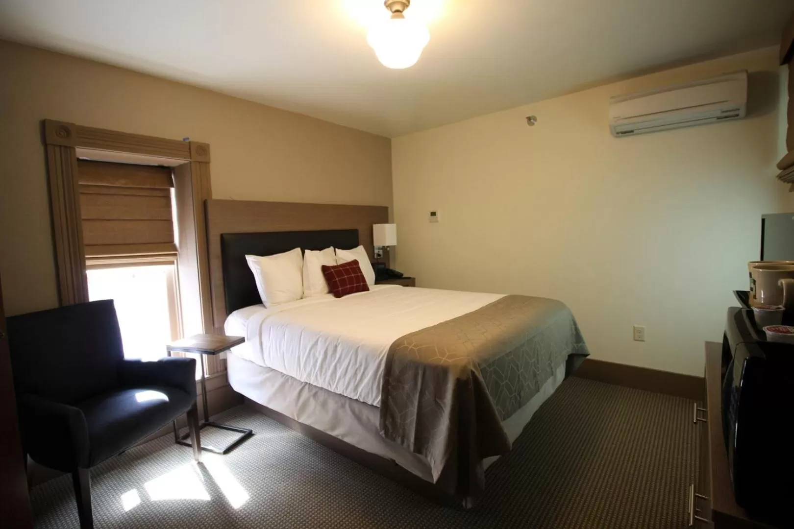 Bed in Historic Hotel Arvon