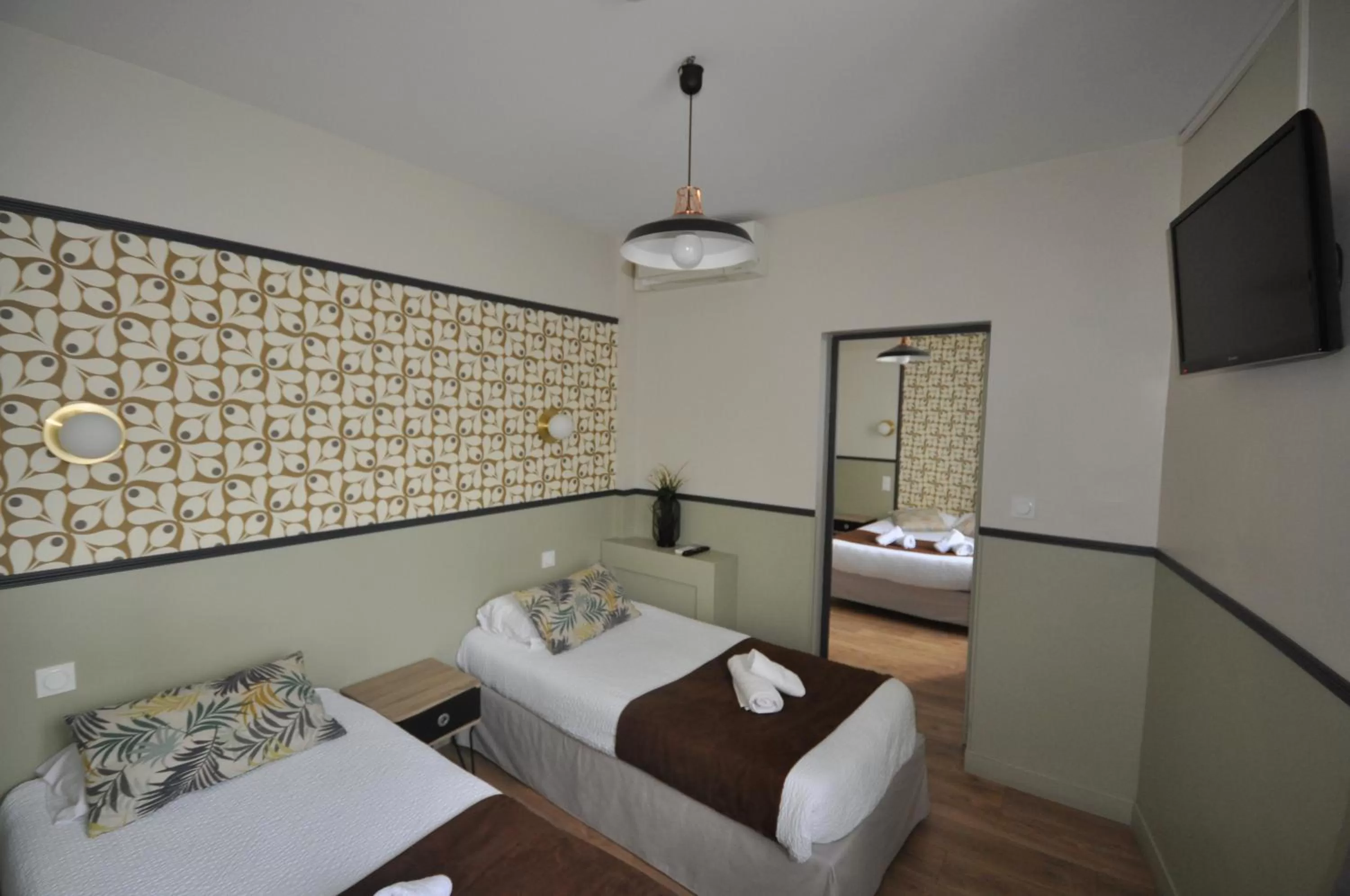 Photo of the whole room, Bed in Hotel Cote Basque