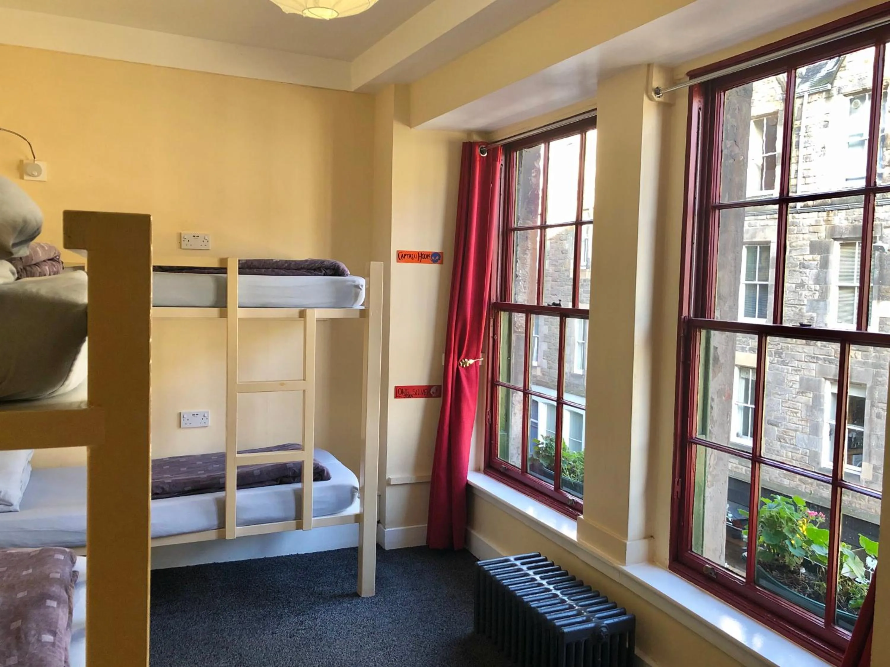 Bed in High Street Hostel - Over 18s Only, Backpackers Atmosphere