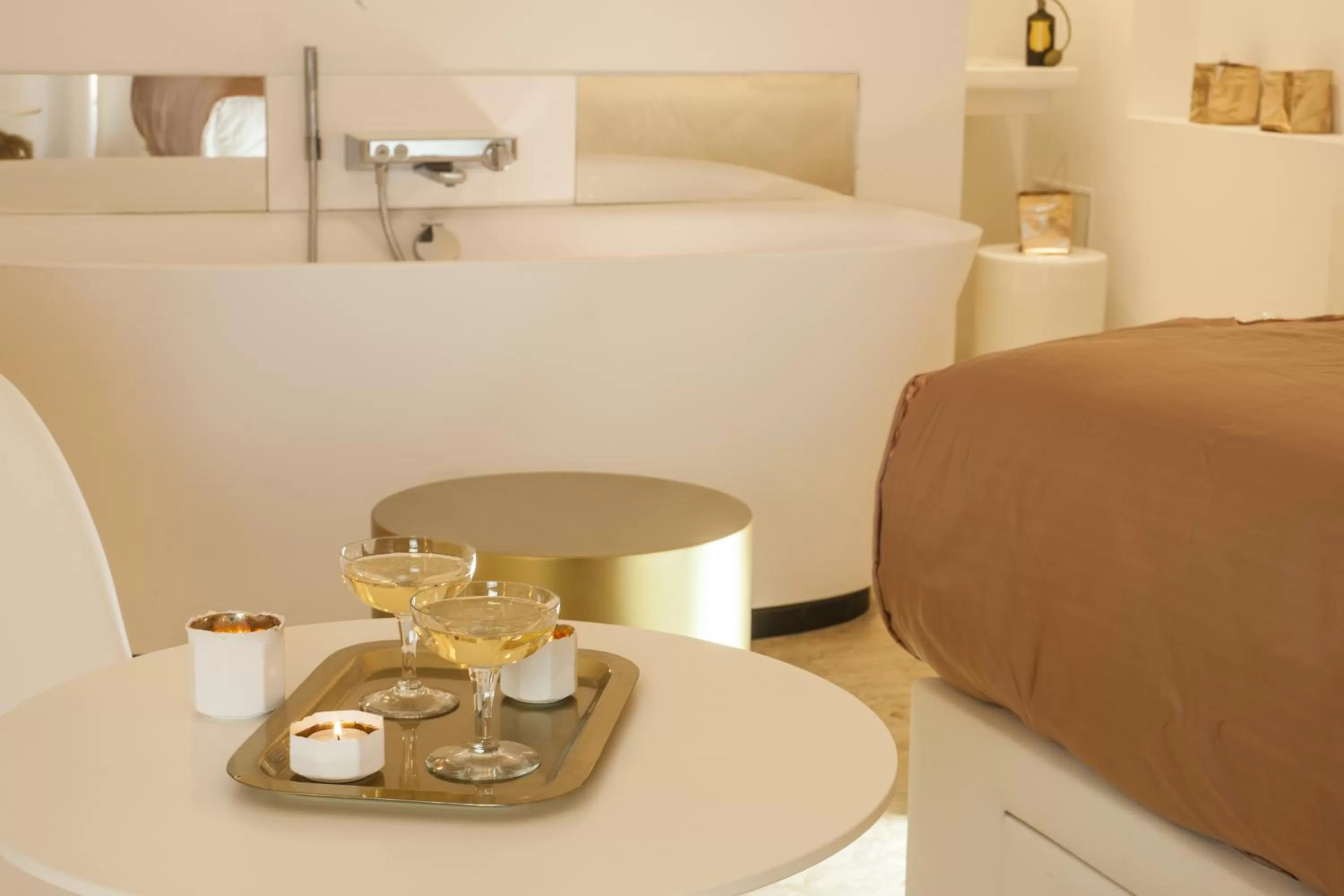 Seating area, Bathroom in MiHotel Comte