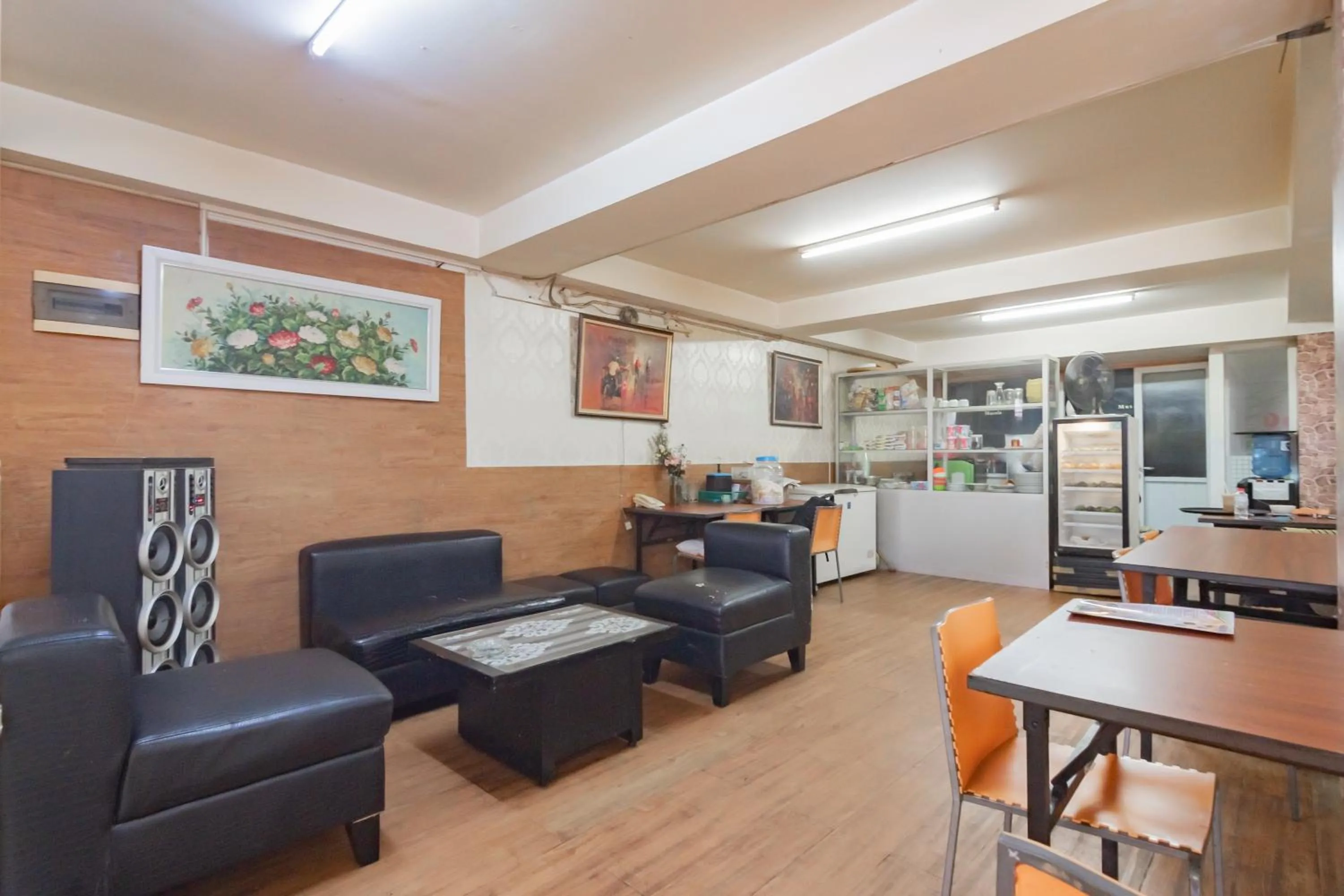 Restaurant/places to eat in RedDoorz near Gedung Sate 2