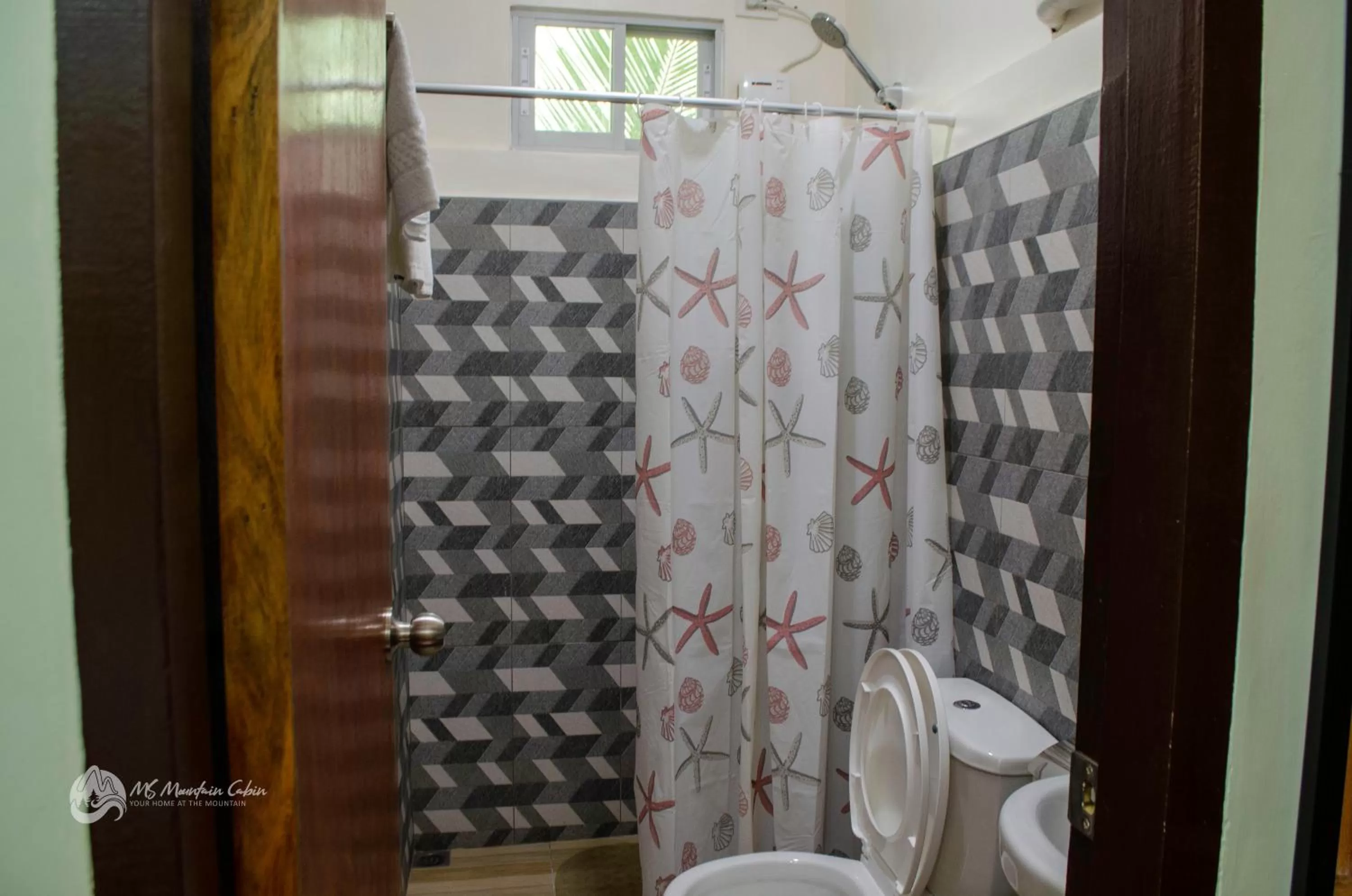 Shower in MS Mountain Cabin