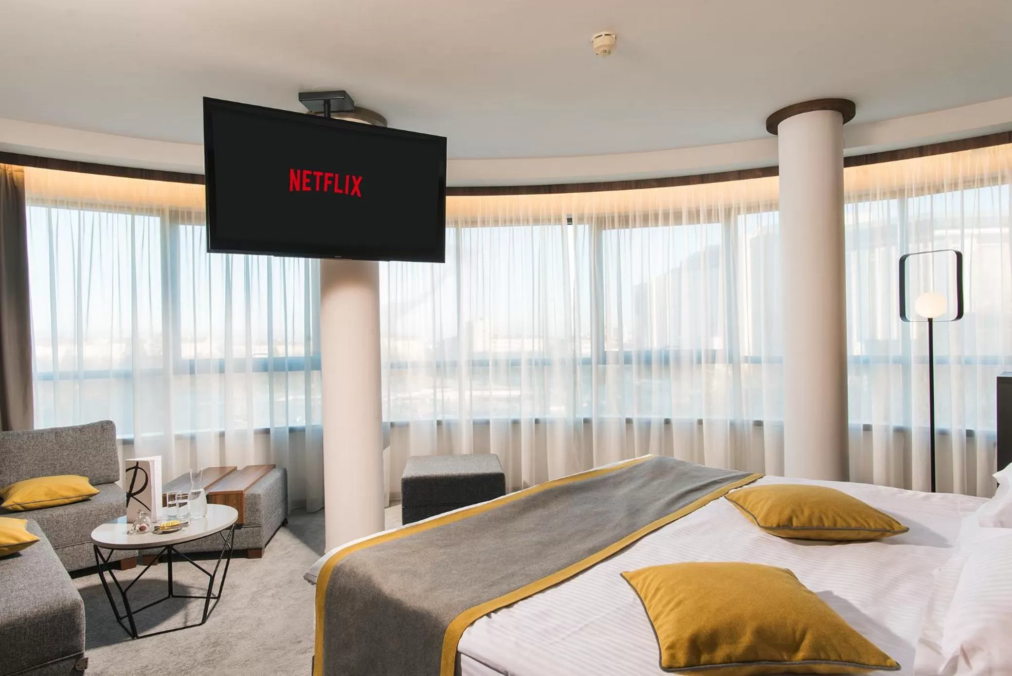 Seating area, Bed in Rosslyn Central Park Hotel Sofia