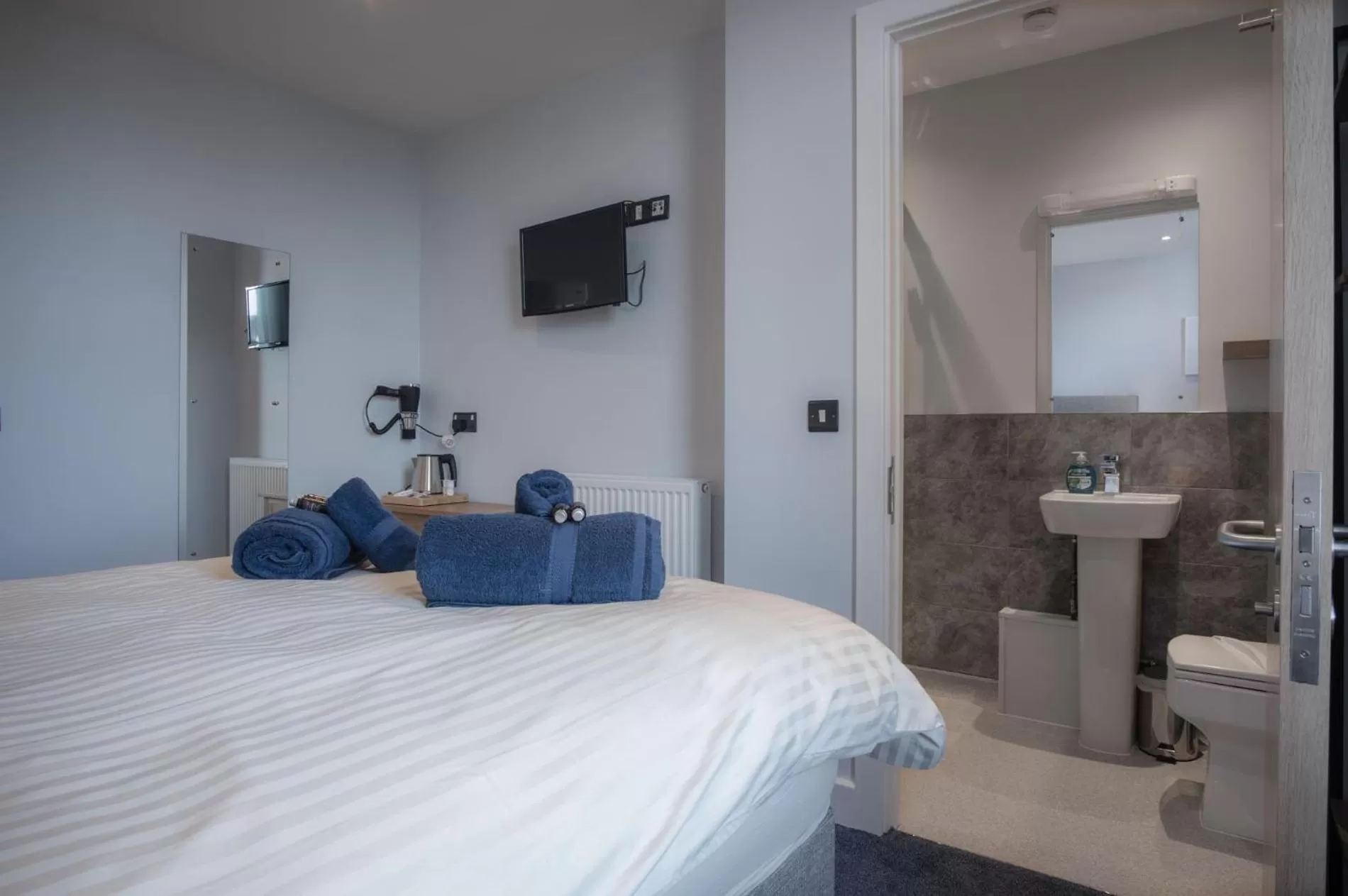 Floor plan, Bed in Ocean Cabins No 1 At The Square - Saundersfoot
