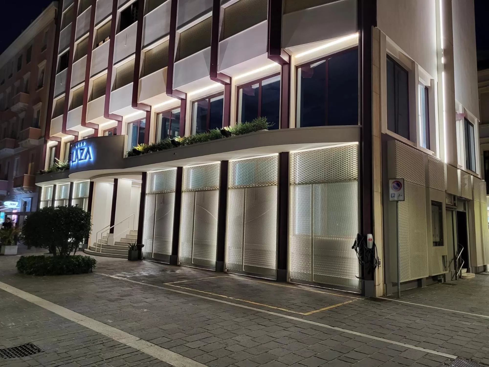 Property building in Hotel Plaza