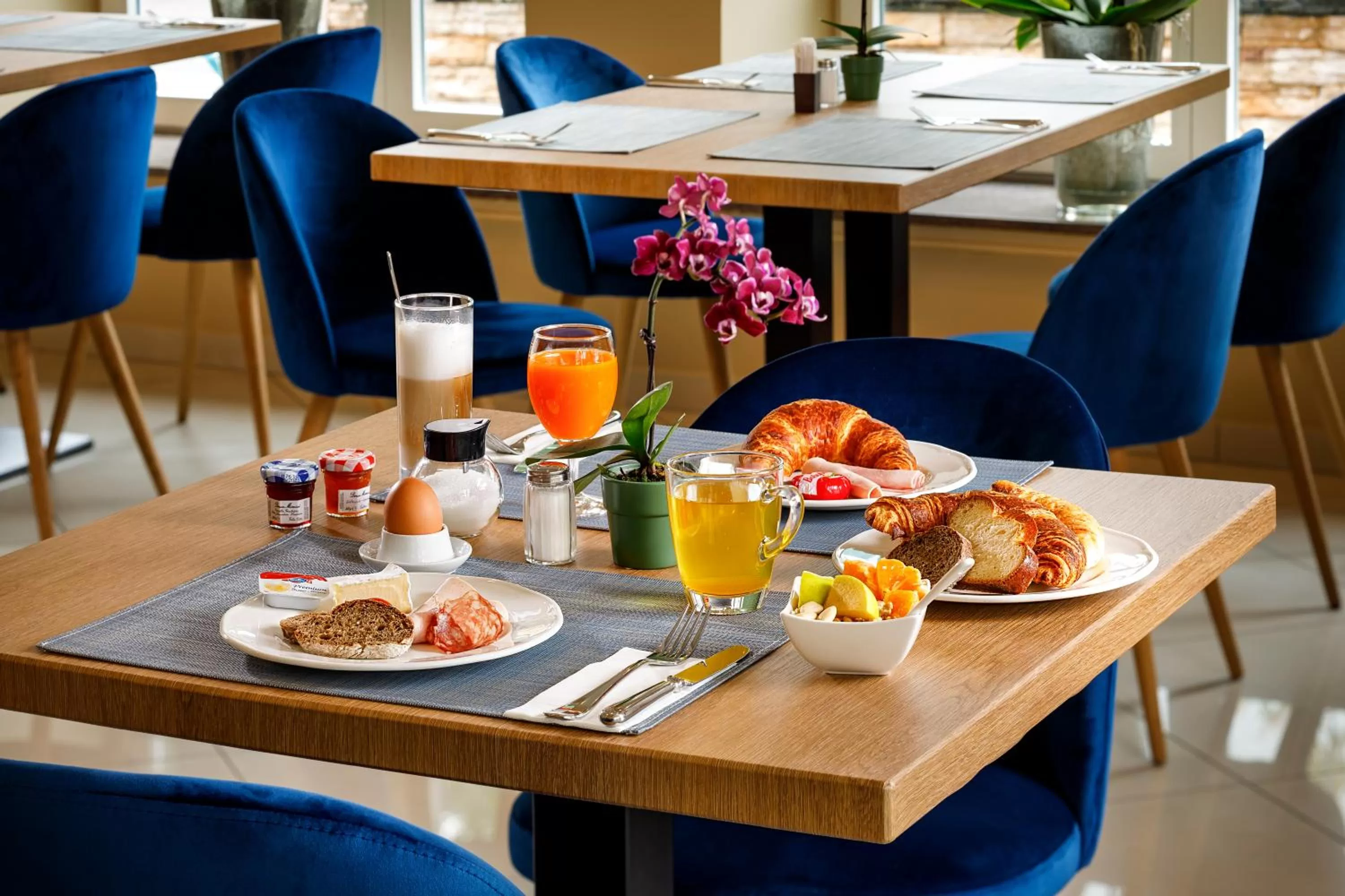 Breakfast in Hotel Tivoli