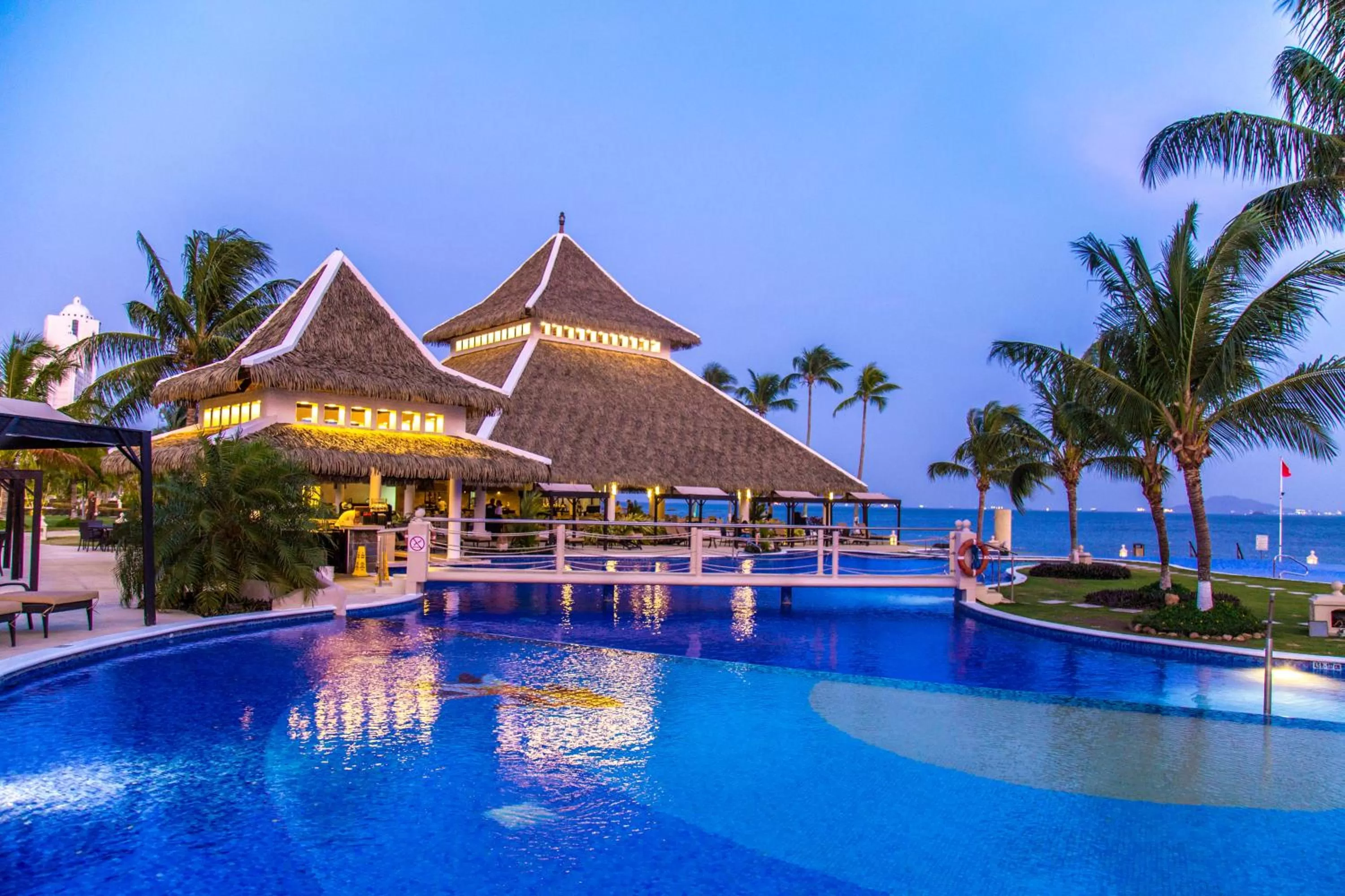 Swimming pool in Dreams Playa Bonita All Inclusive