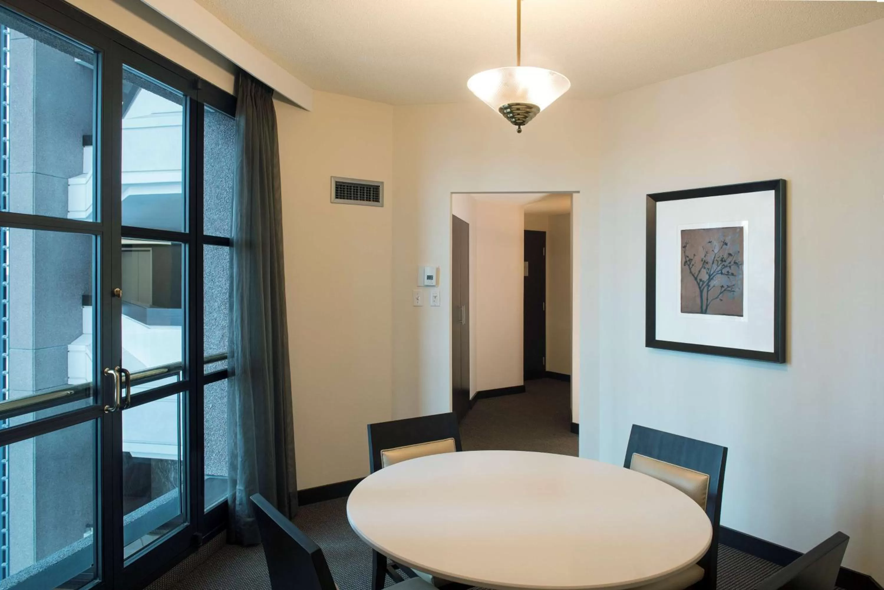 Living room in Hilton Suites Toronto-Markham Conference Centre & Spa