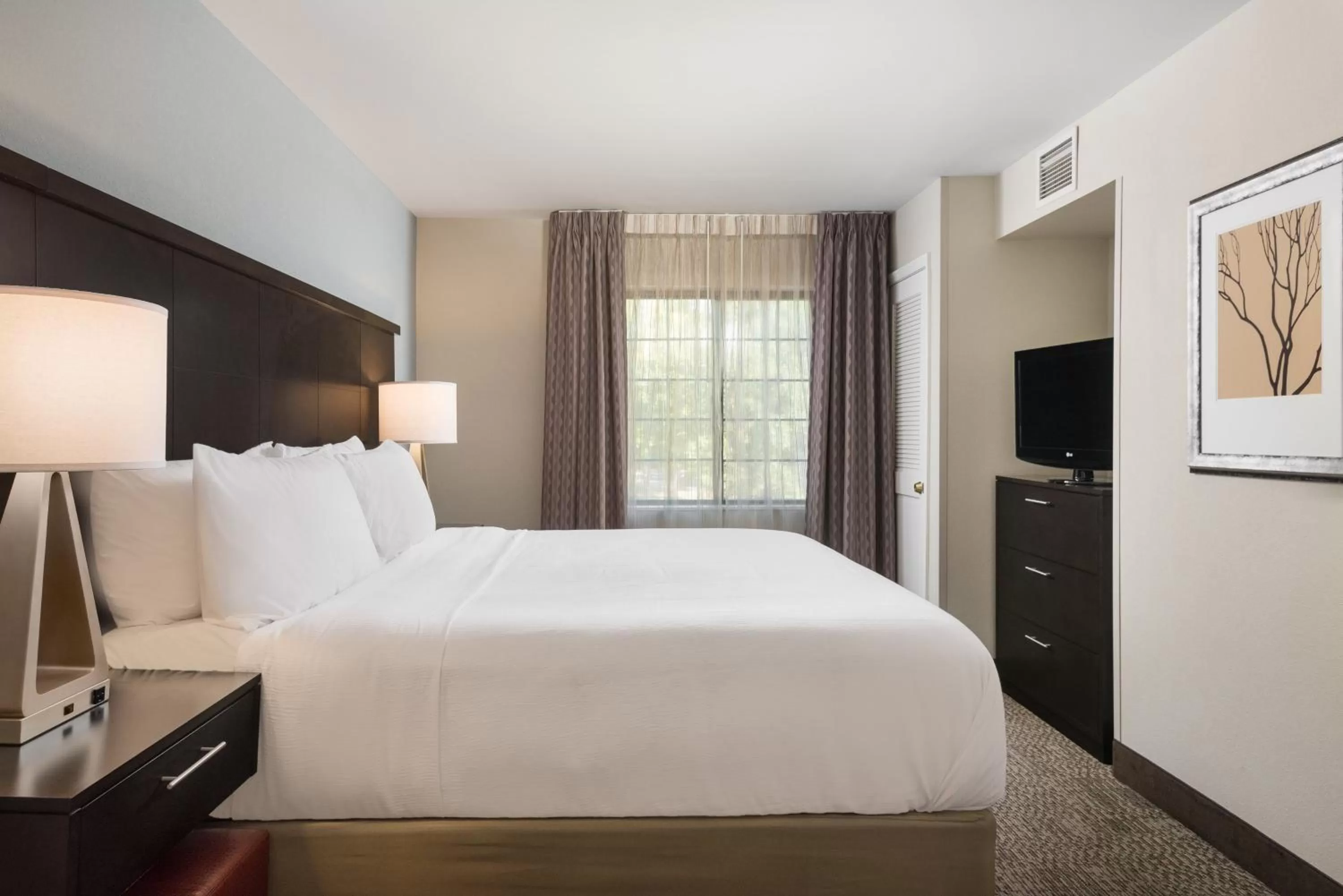 Photo of the whole room, Bed in Staybridge Suites Chantilly Dulles Airport by IHG